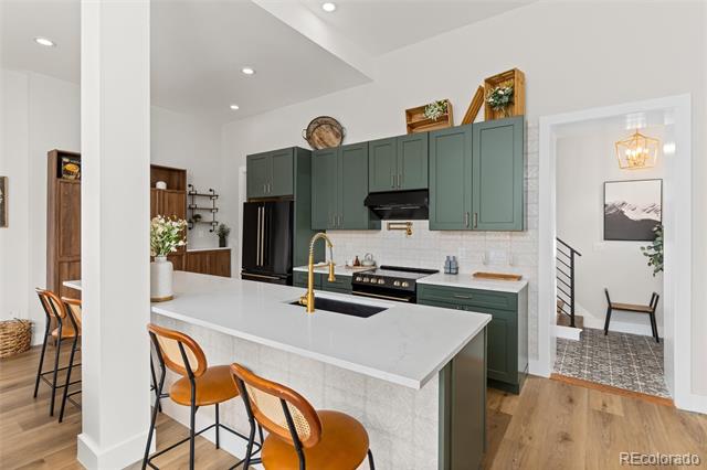 95 W Byers Place