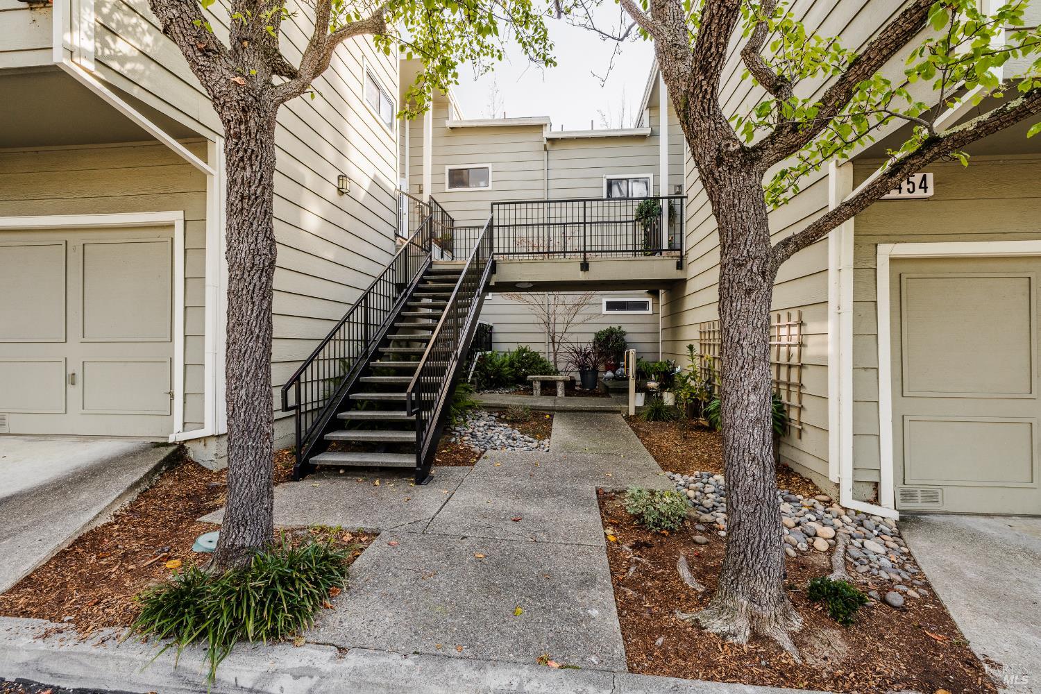 2454 Sebastopol Lane