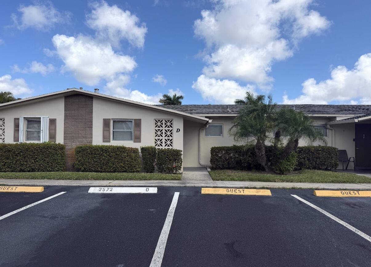 2572 E Emory Dr D
