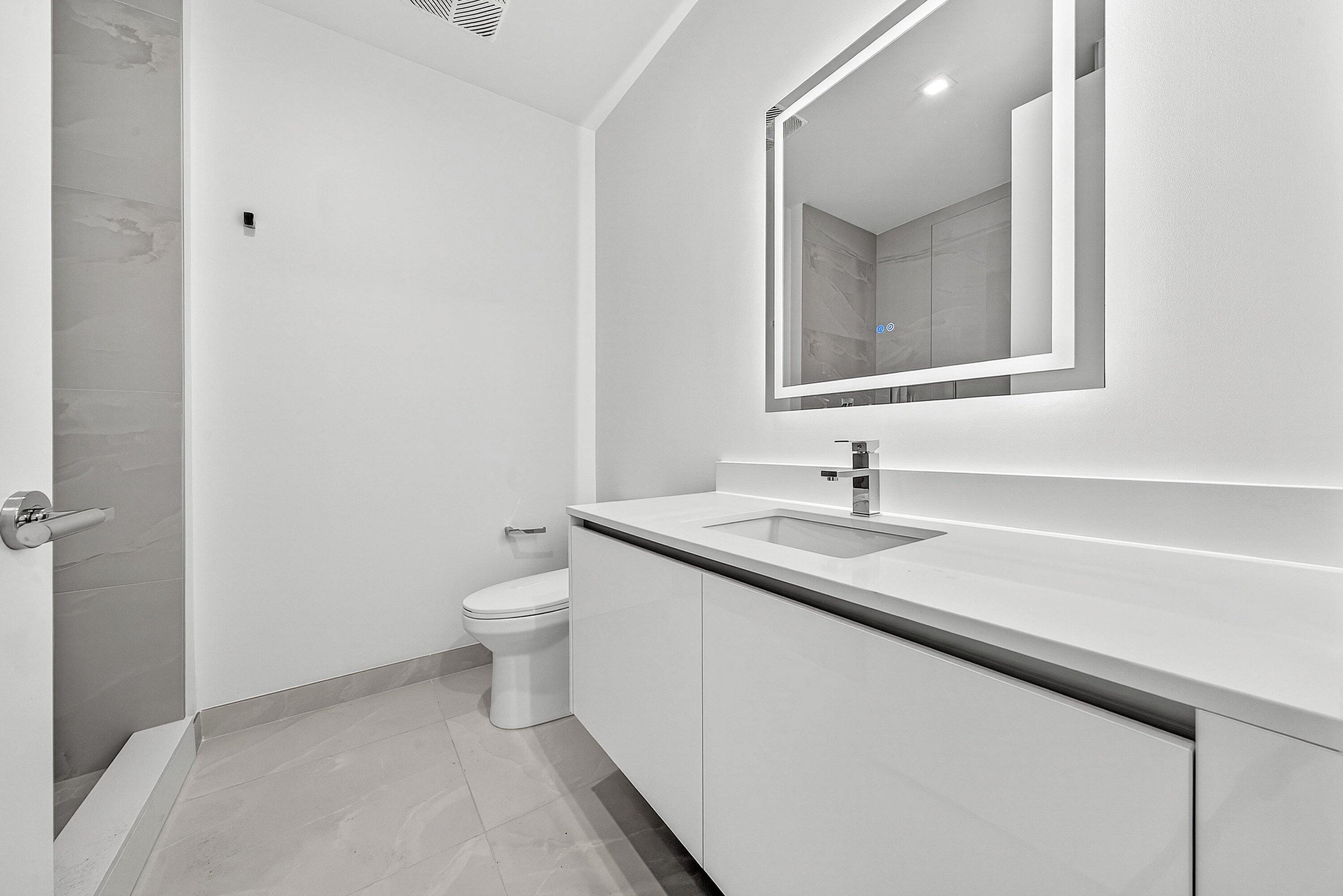 220 Lake Shore Drive 1010