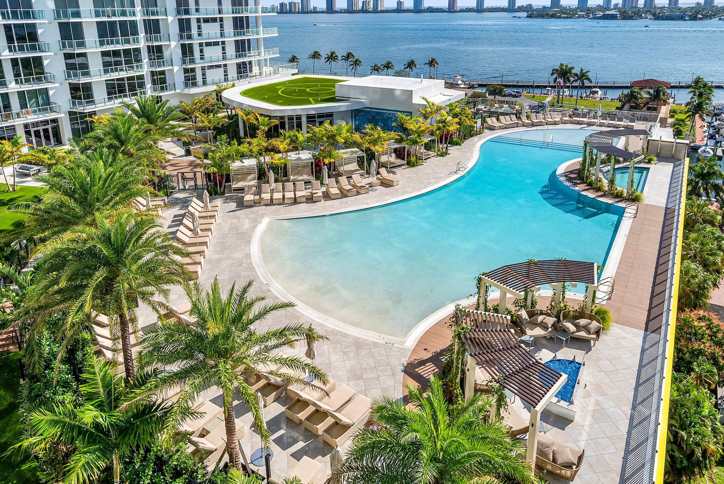 220 Lake Shore Drive 1010