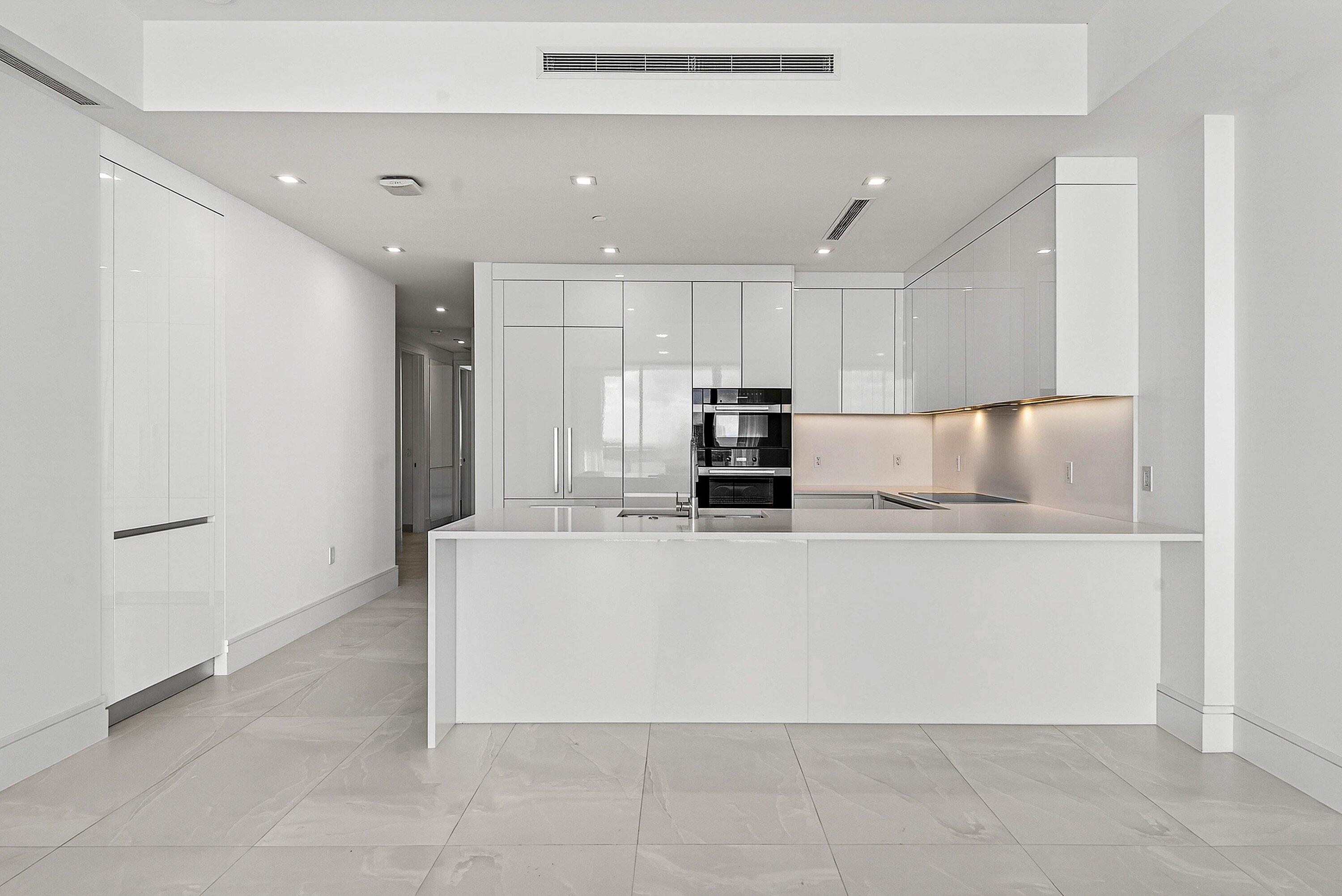 220 Lake Shore Drive 1010