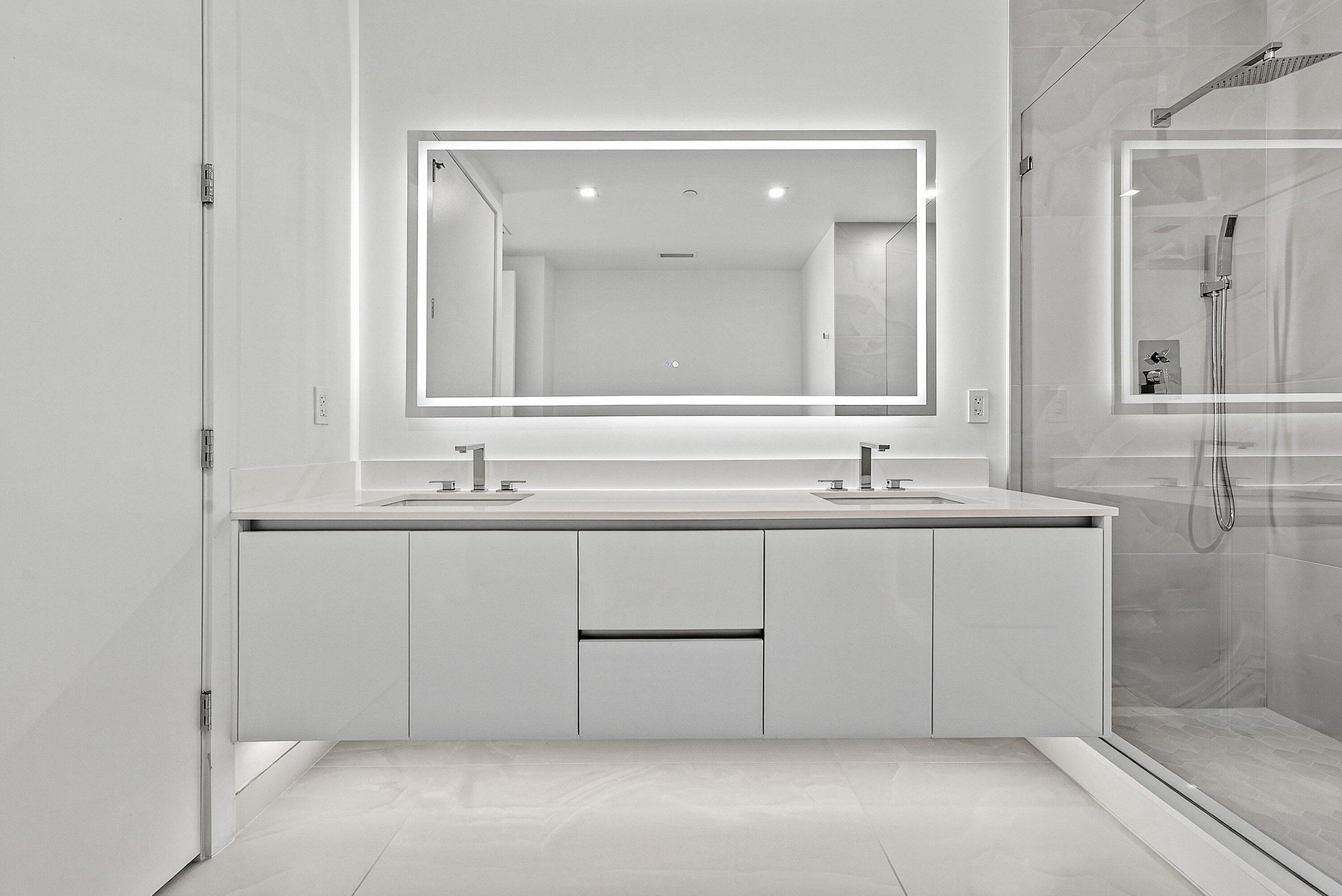 220 Lake Shore Drive 1010