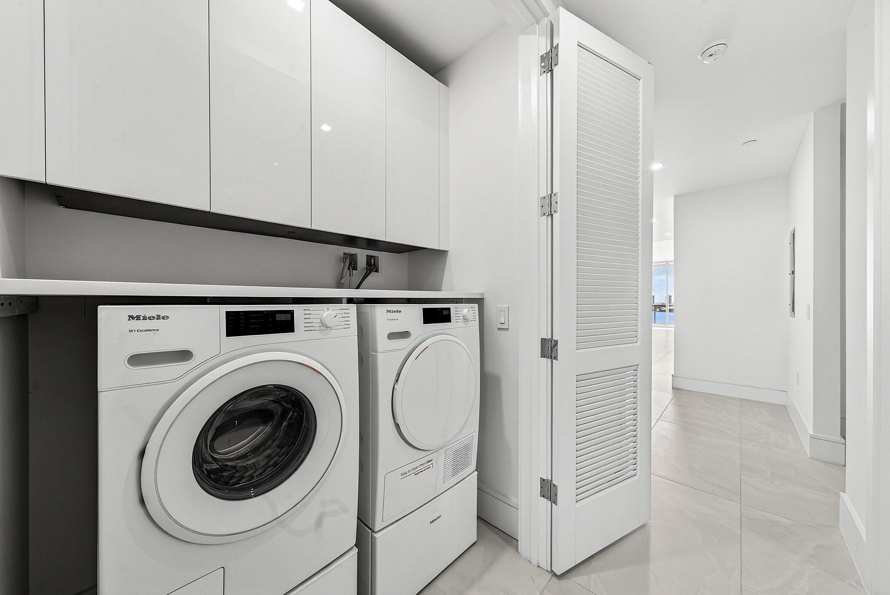 220 Lake Shore Drive 1010