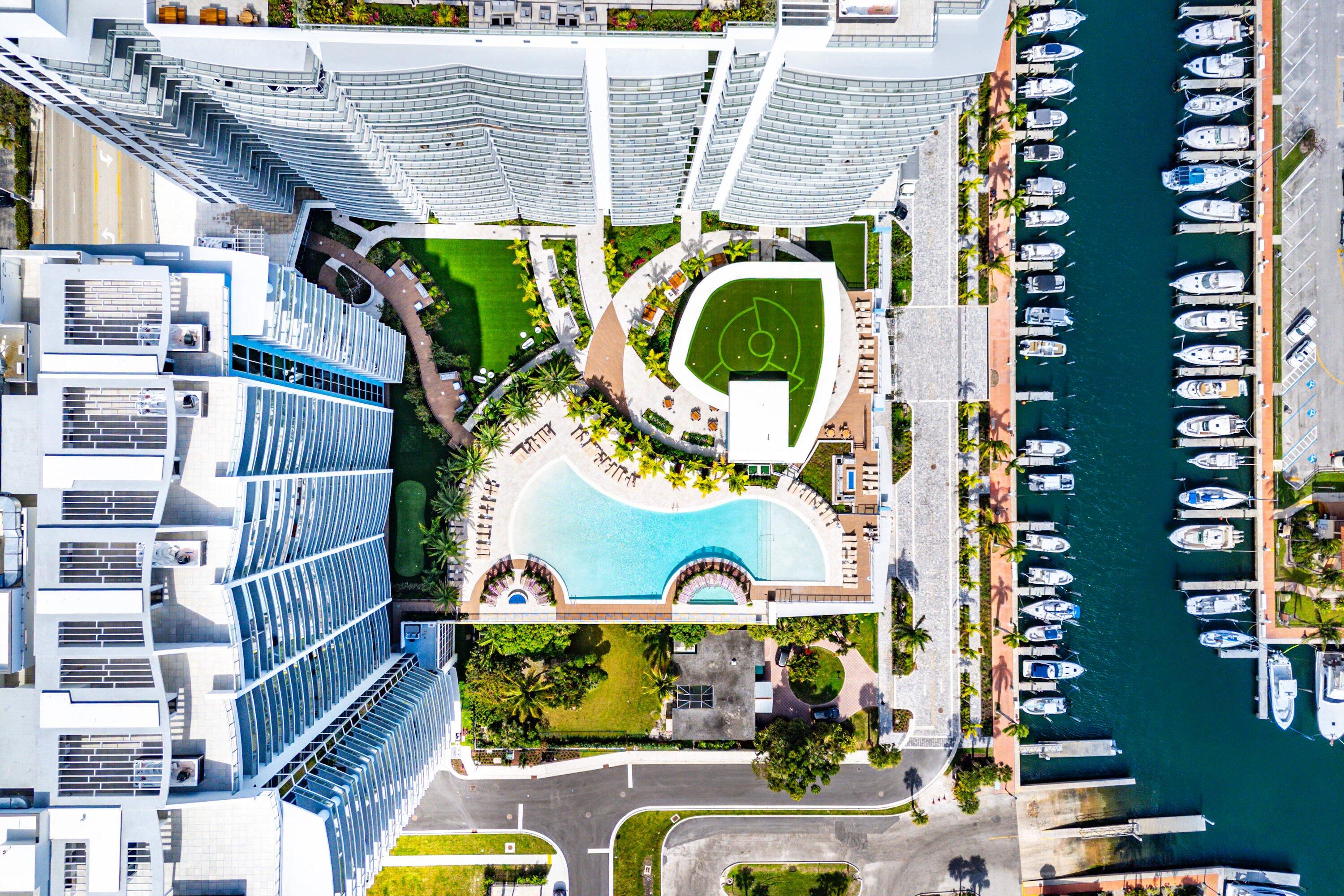 220 Lake Shore Drive 1010