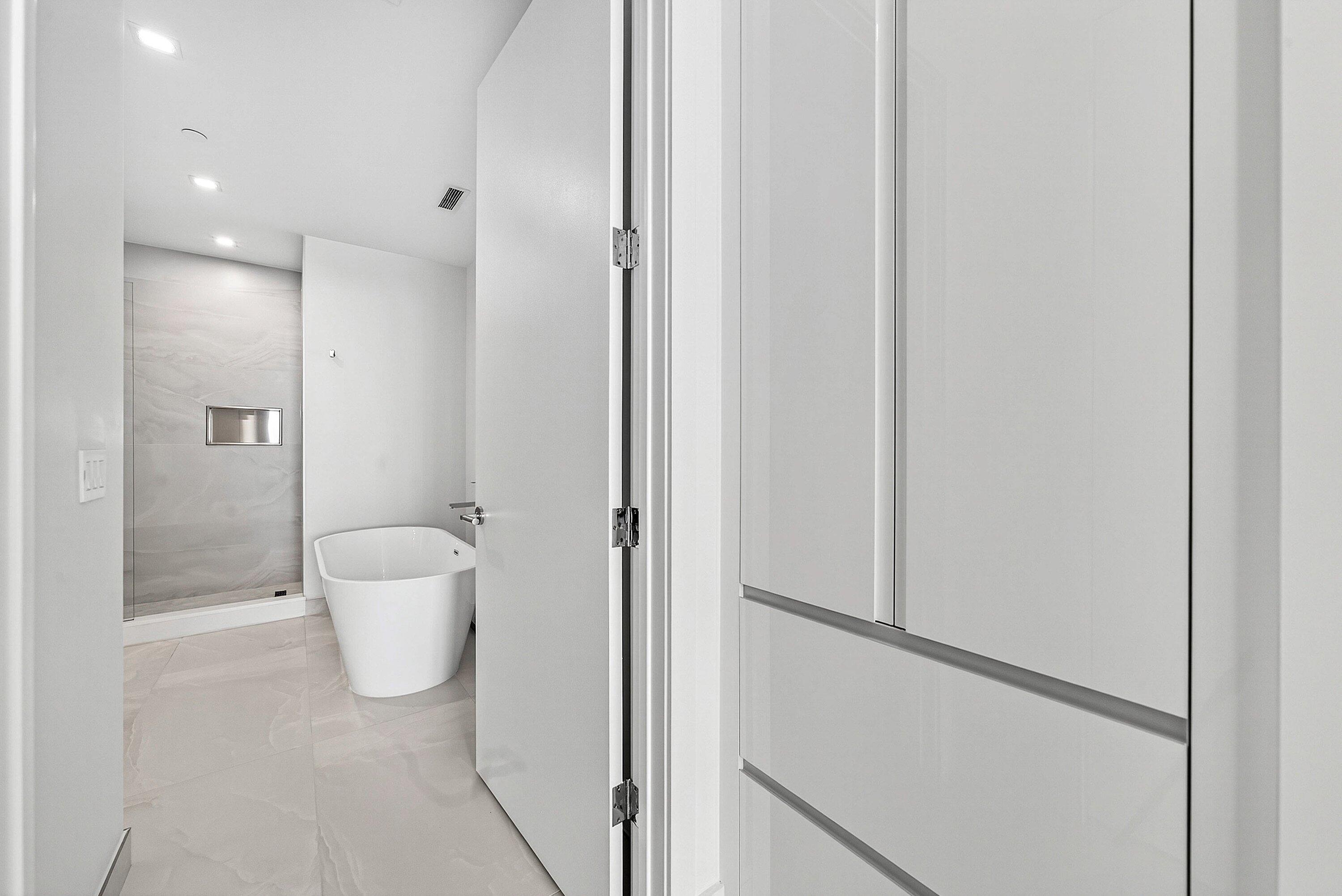 220 Lake Shore Drive 1010