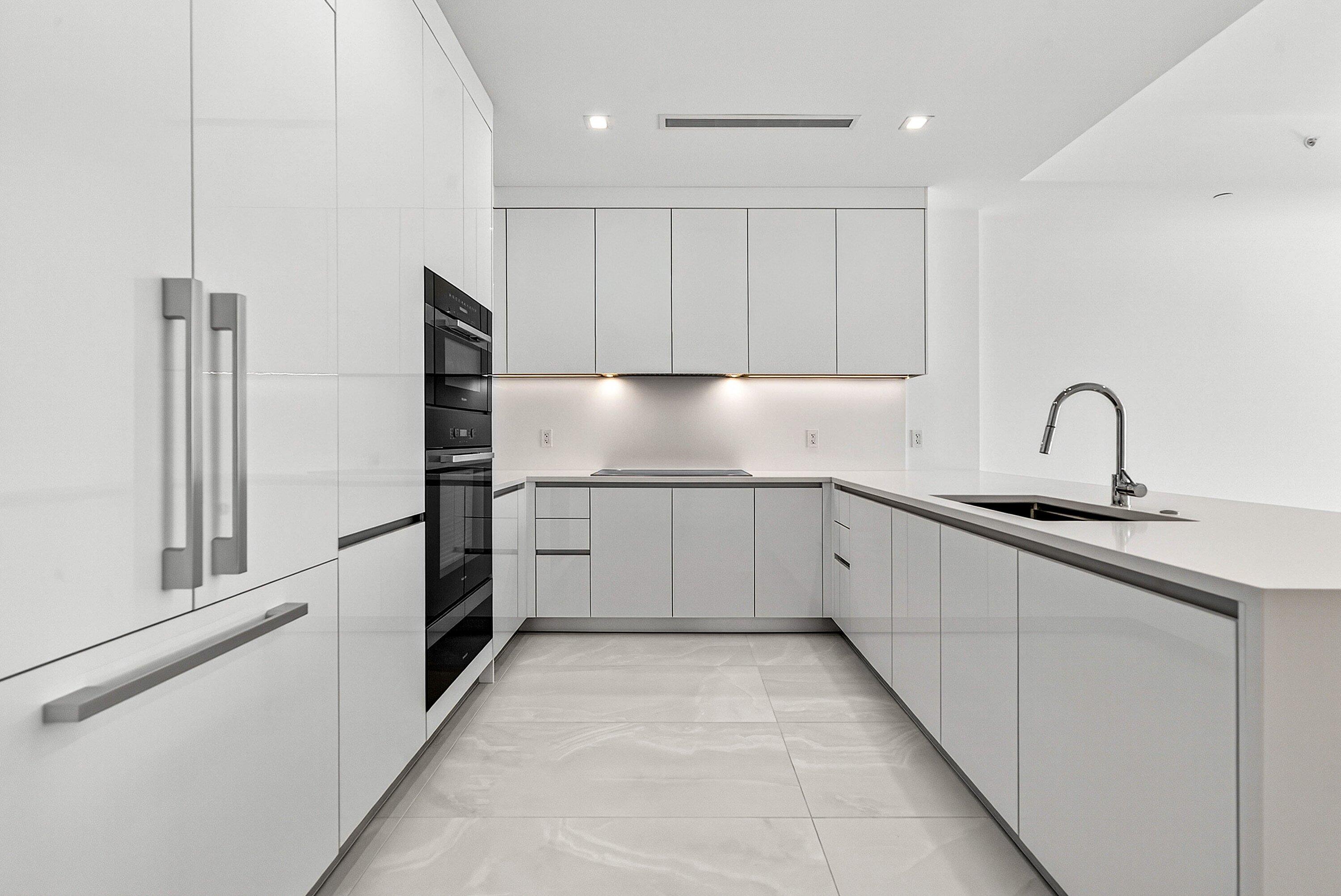 220 Lake Shore Drive 1010