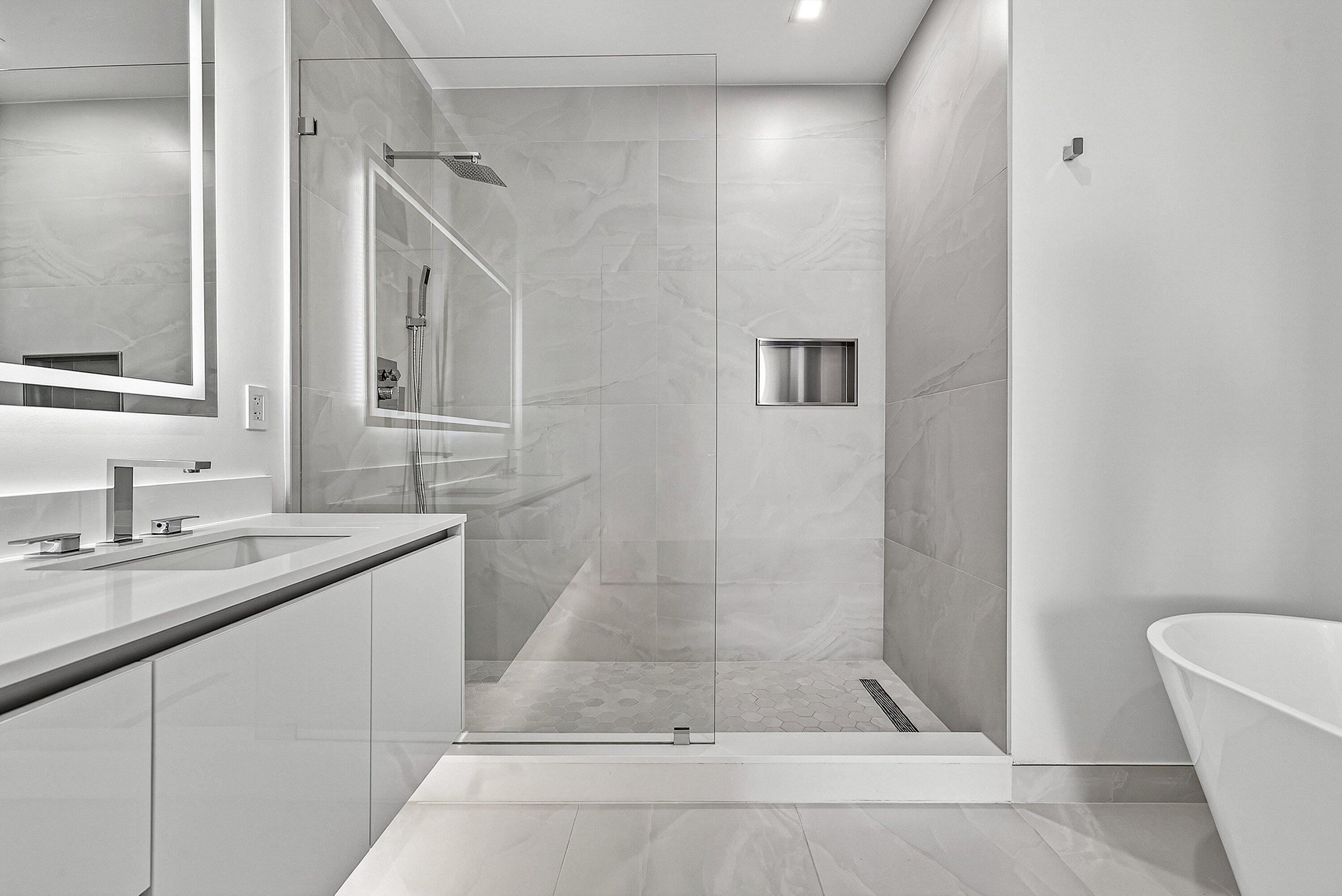 220 Lake Shore Drive 1010