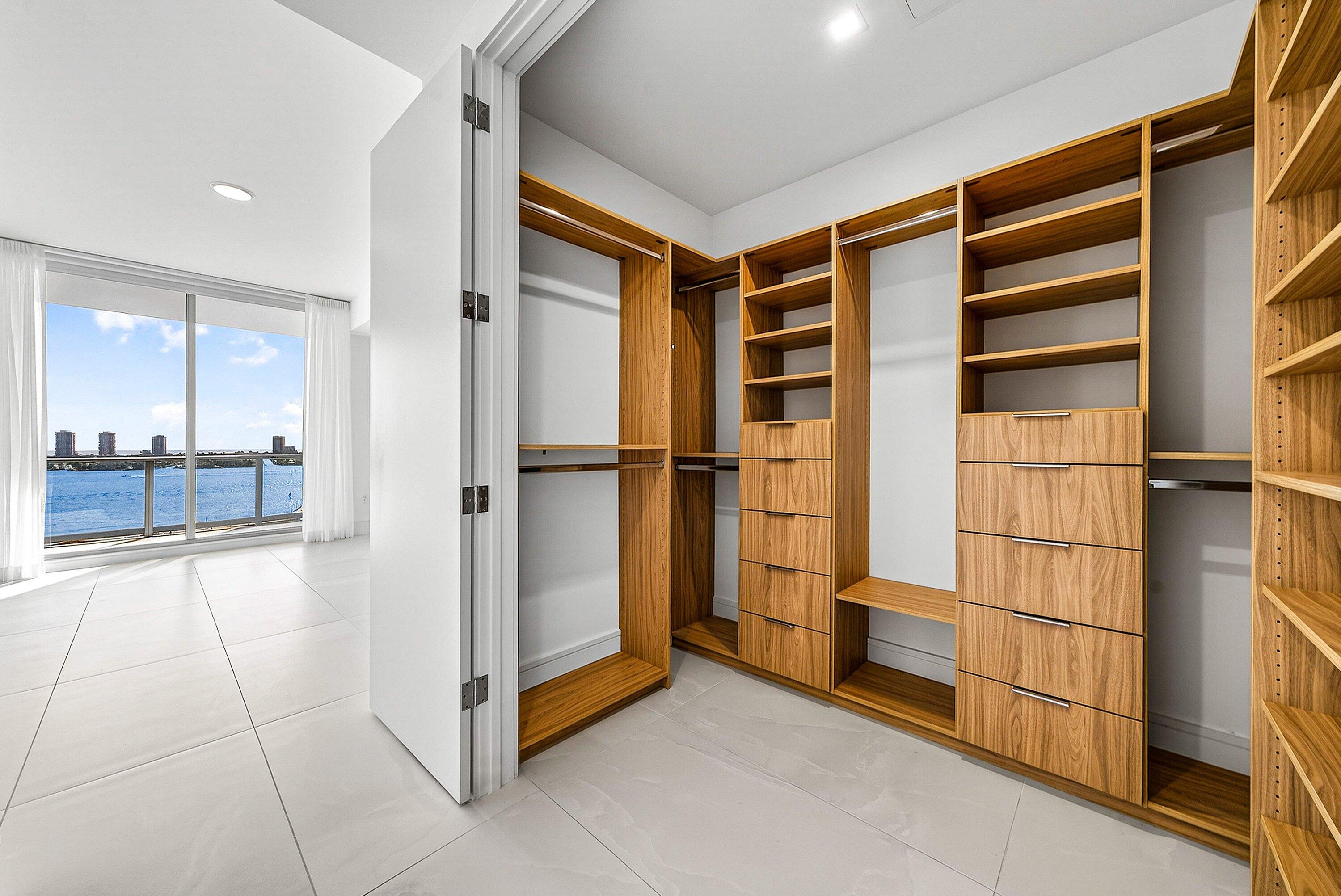 220 Lake Shore Drive 1010