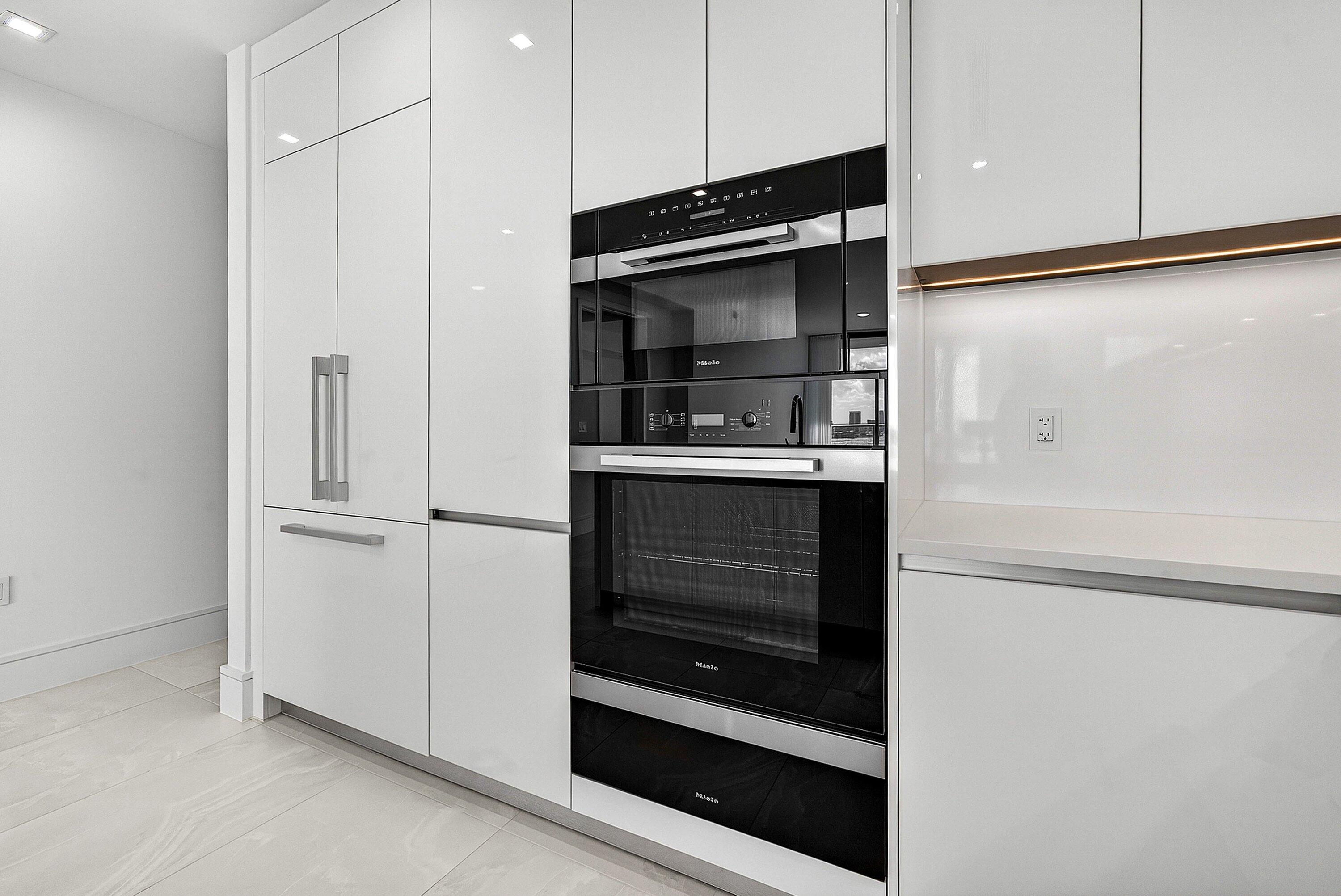 220 Lake Shore Drive 1010