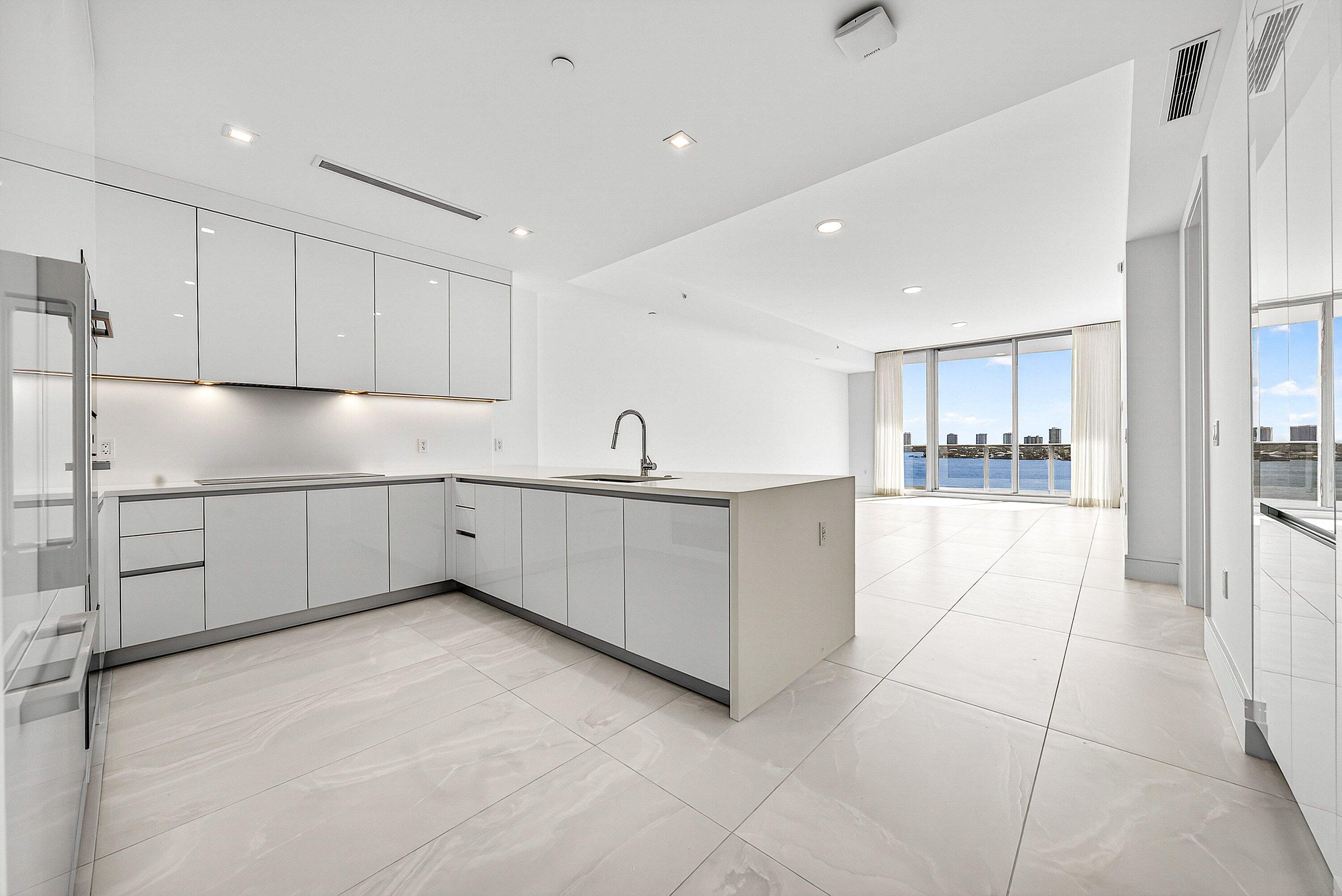 220 Lake Shore Drive 1010