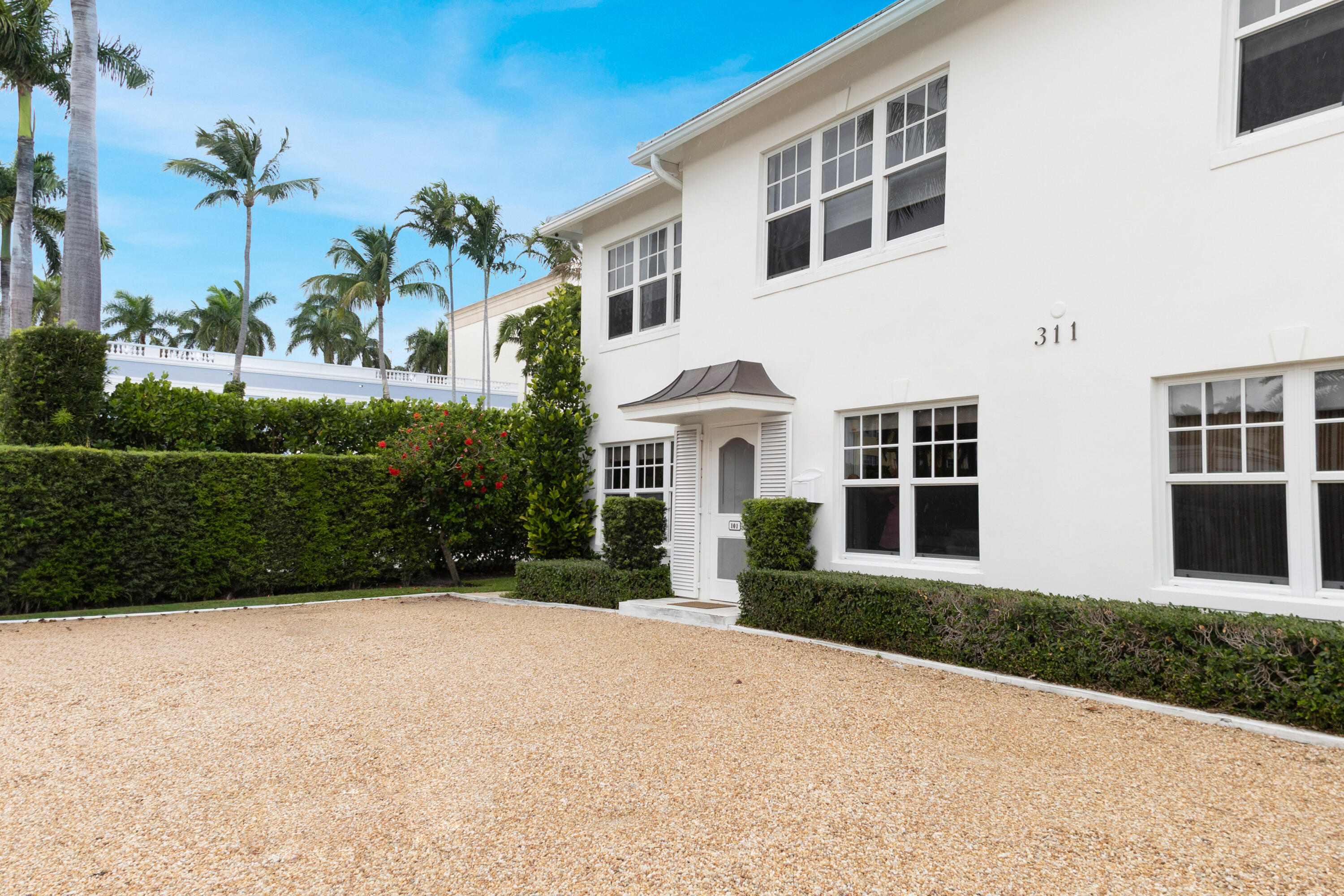 311 Cocoanut Row 101