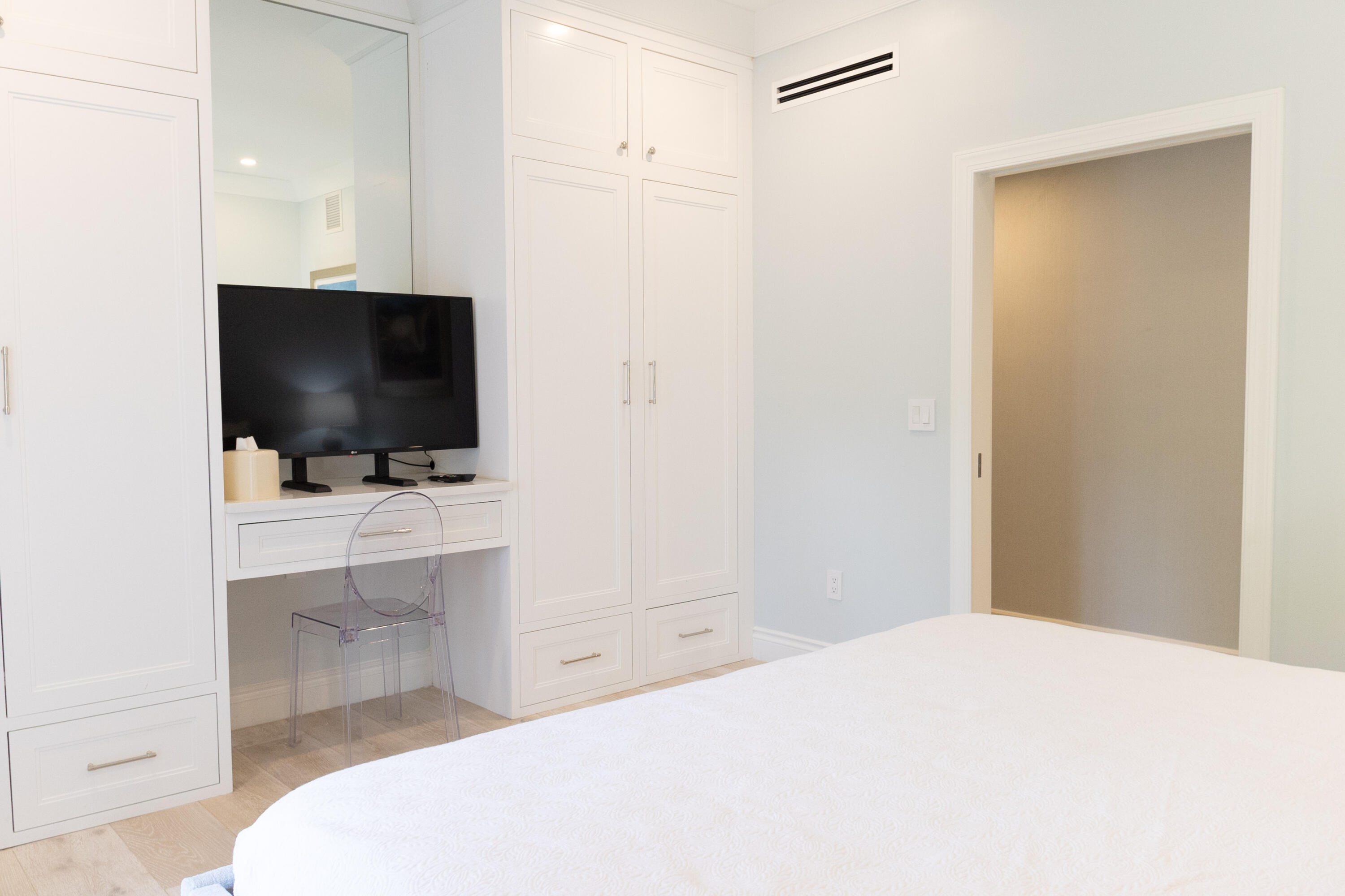 311 Cocoanut Row 101