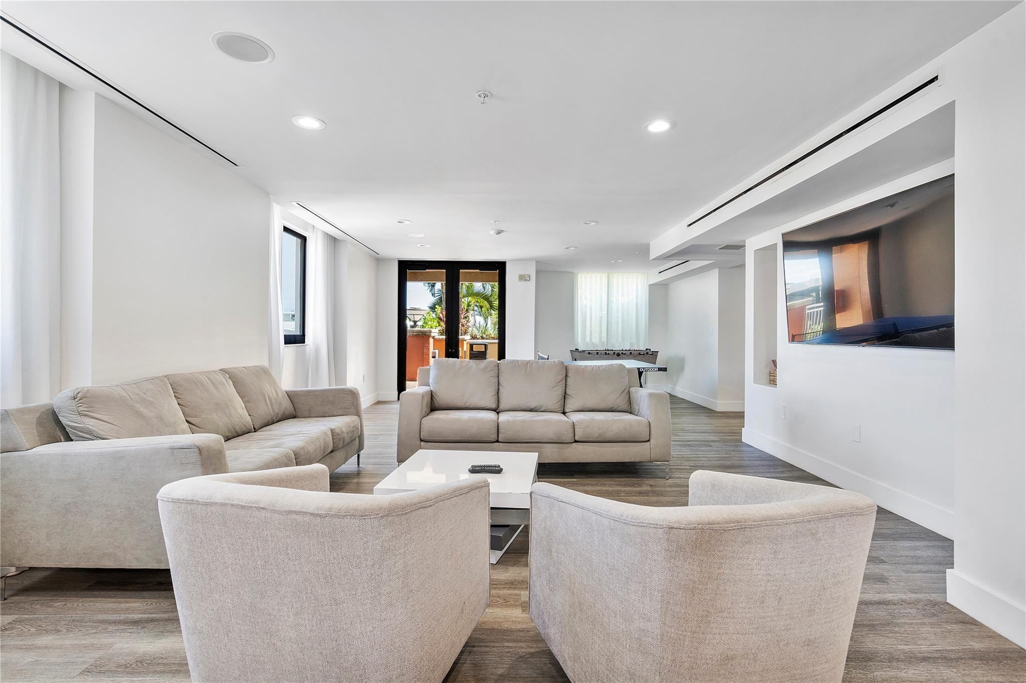 100 N Federal Highway 938