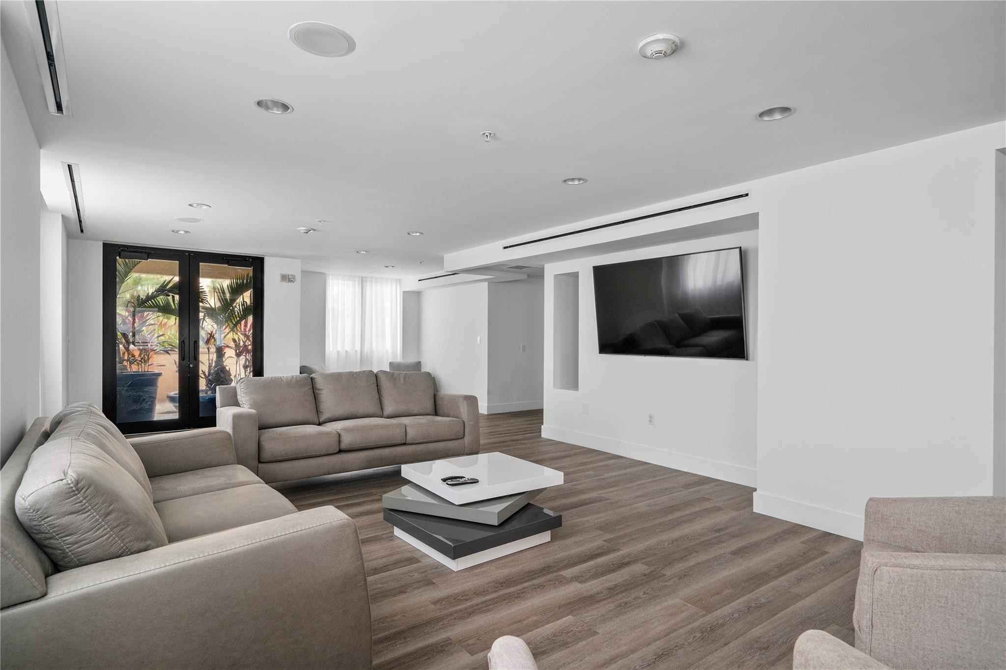 100 N Federal Highway 938