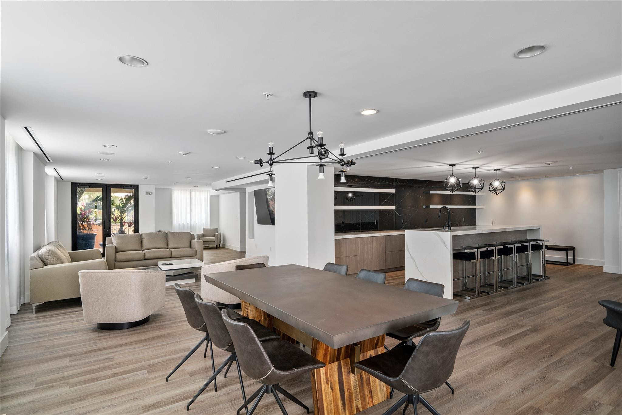 100 N Federal Highway 938