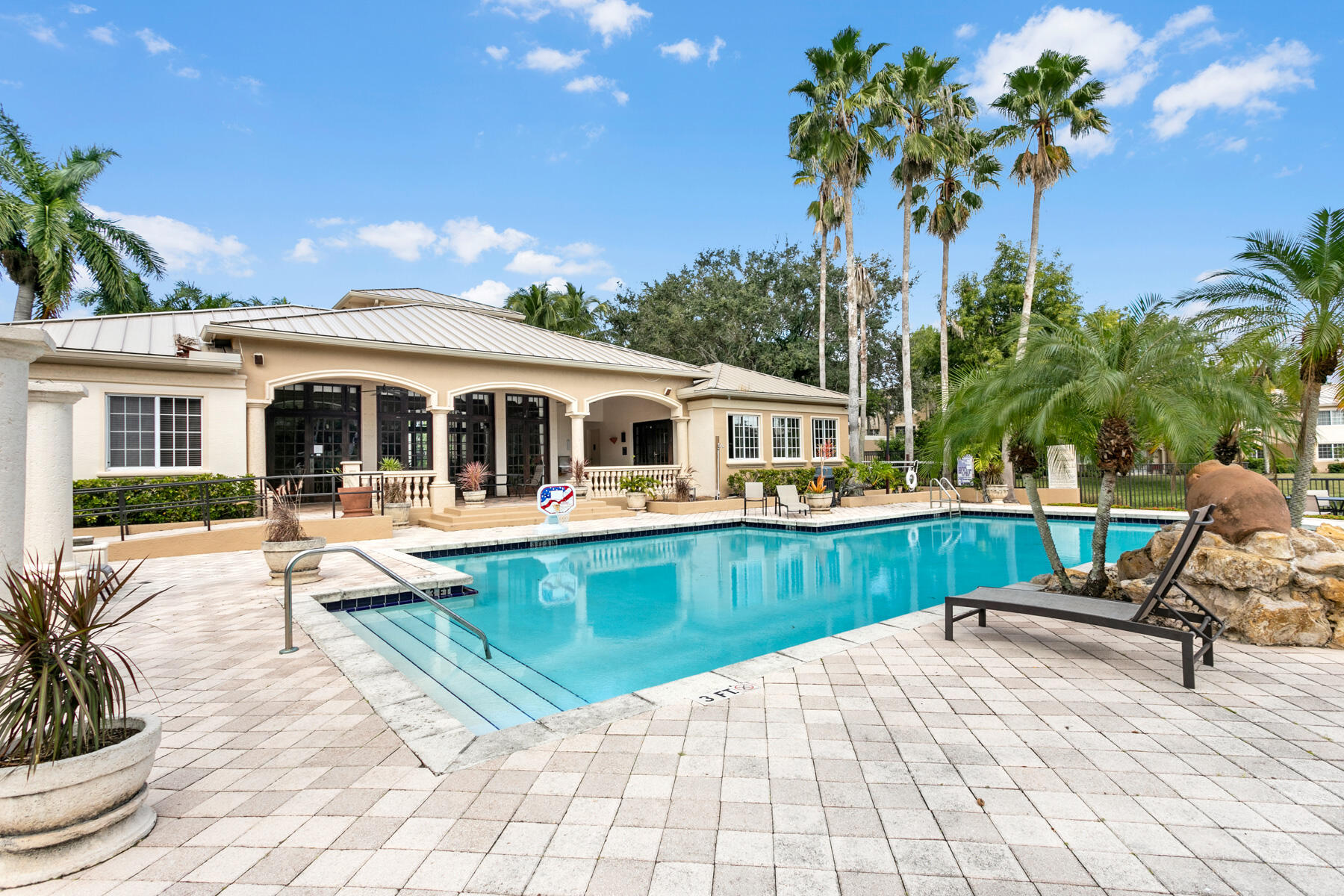 500 Crestwood Court N 520