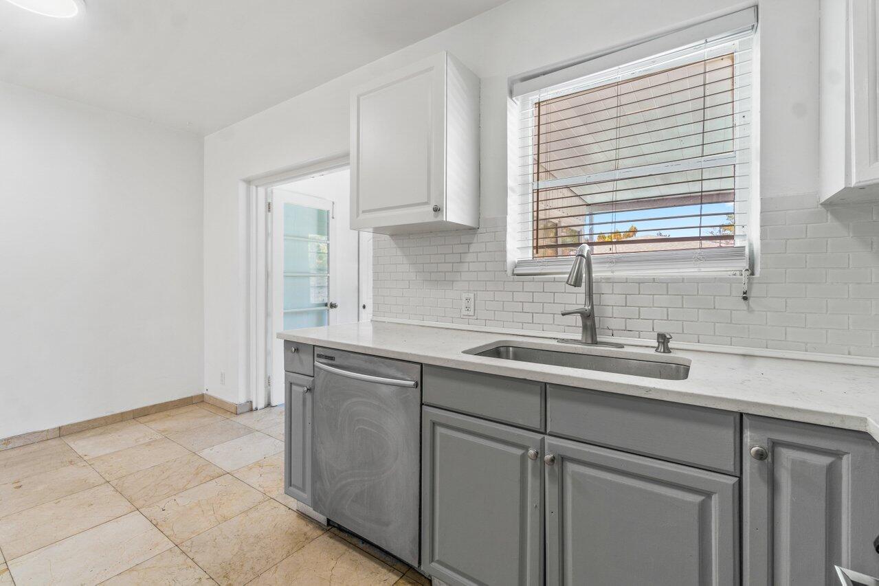329 Laurie Road