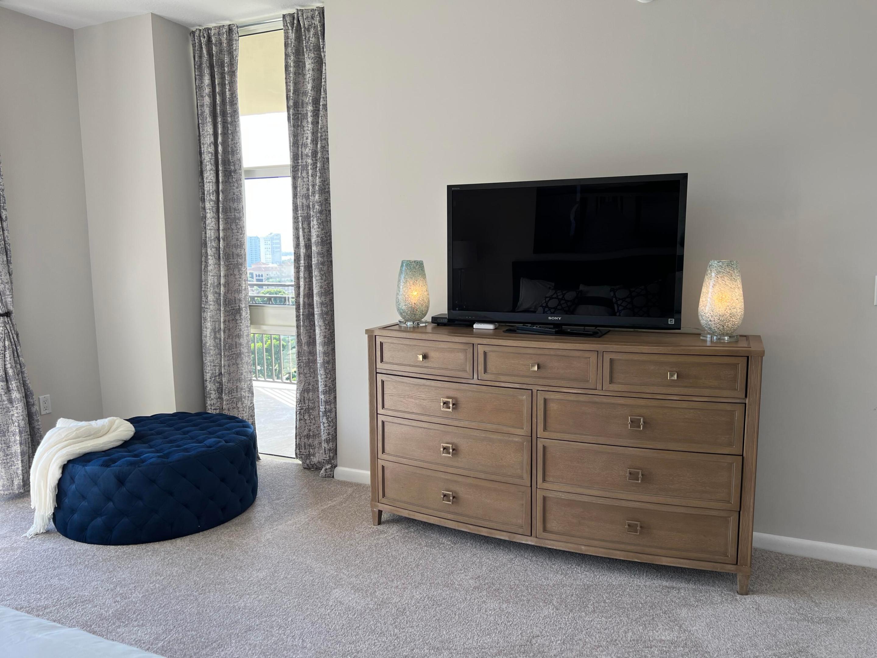 550 Okeechobee Boulevard 1001