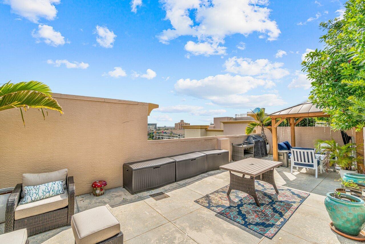 410 Evernia 807 Street 807
