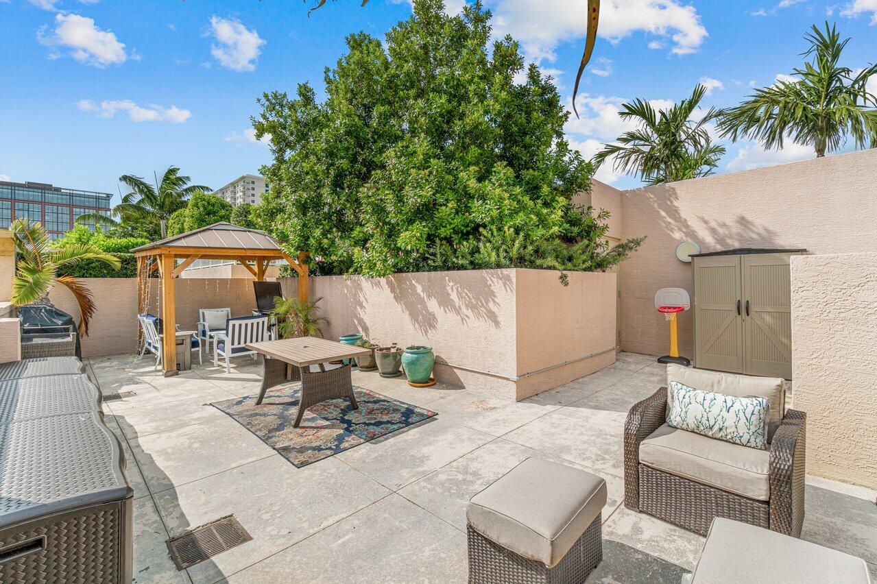 410 Evernia 807 Street 807