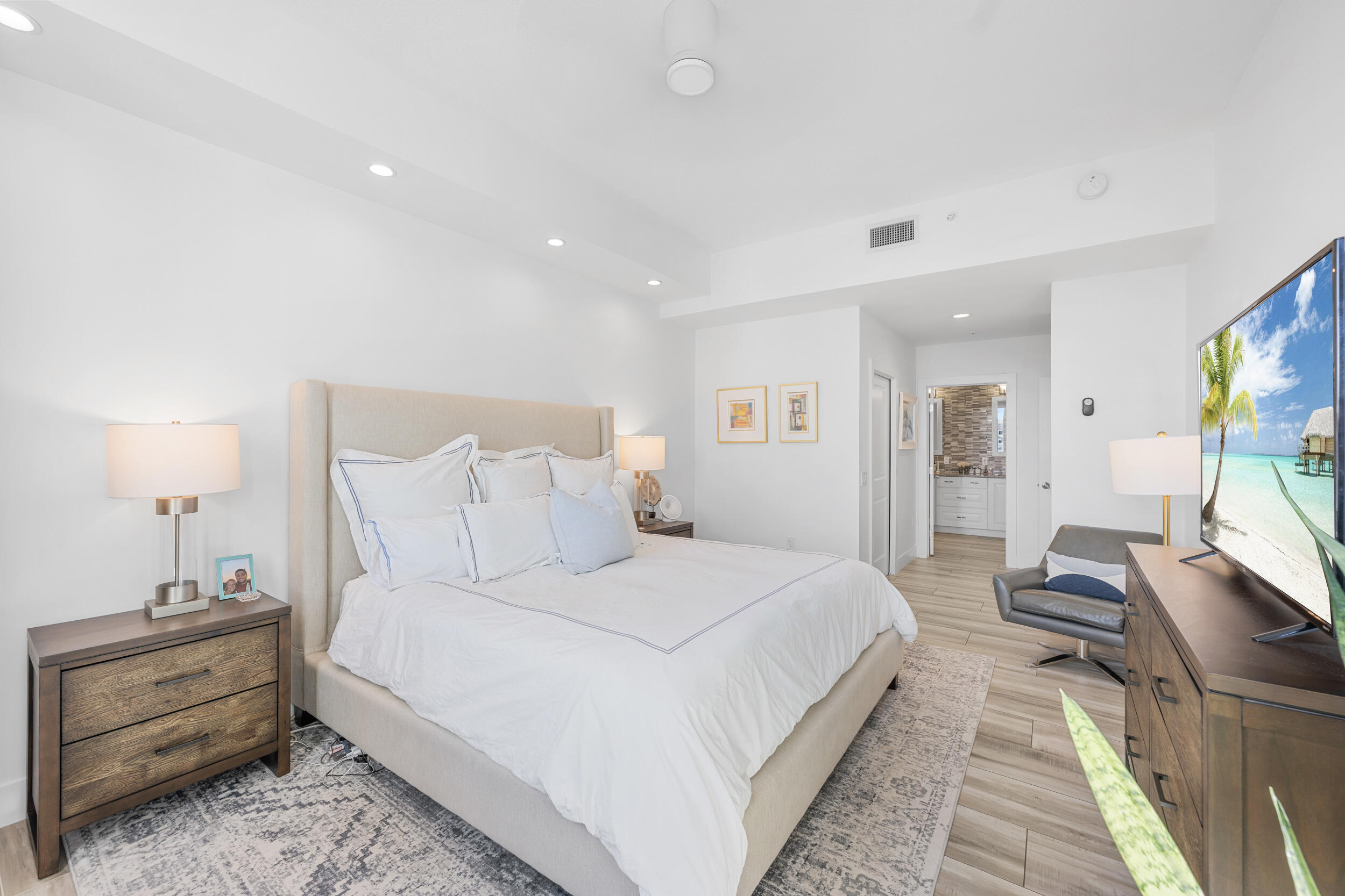 410 Evernia 807 Street 807
