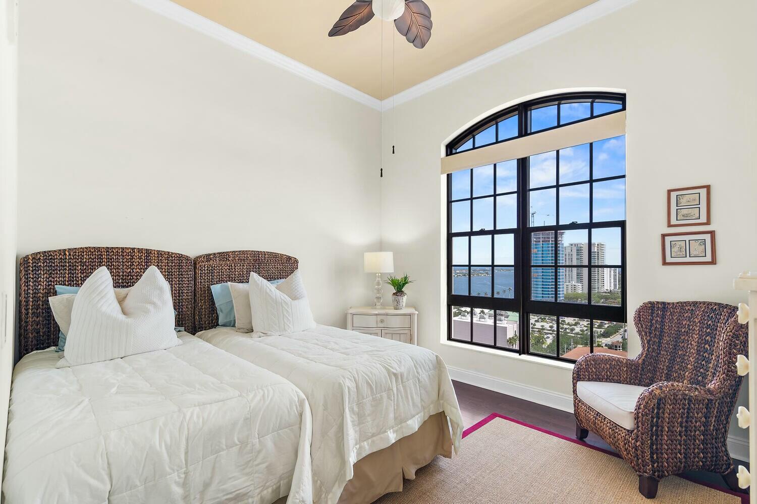 801 S Olive Avenue 1602
