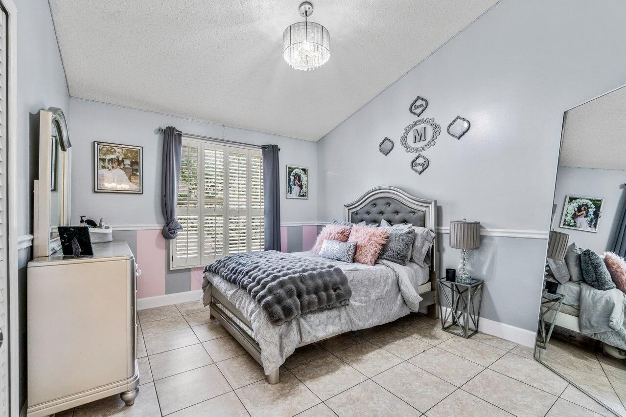 15092 Oak Chase Court