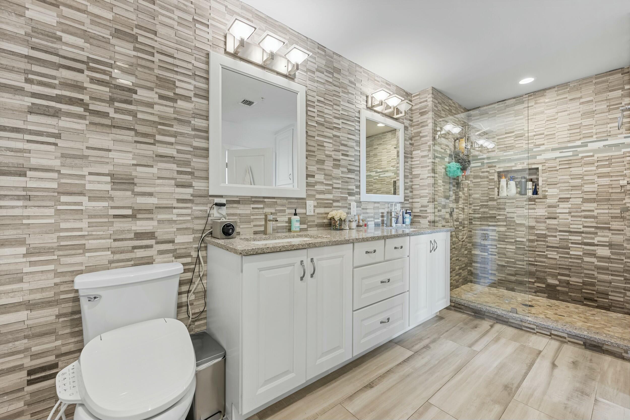 410 Evernia Street 807