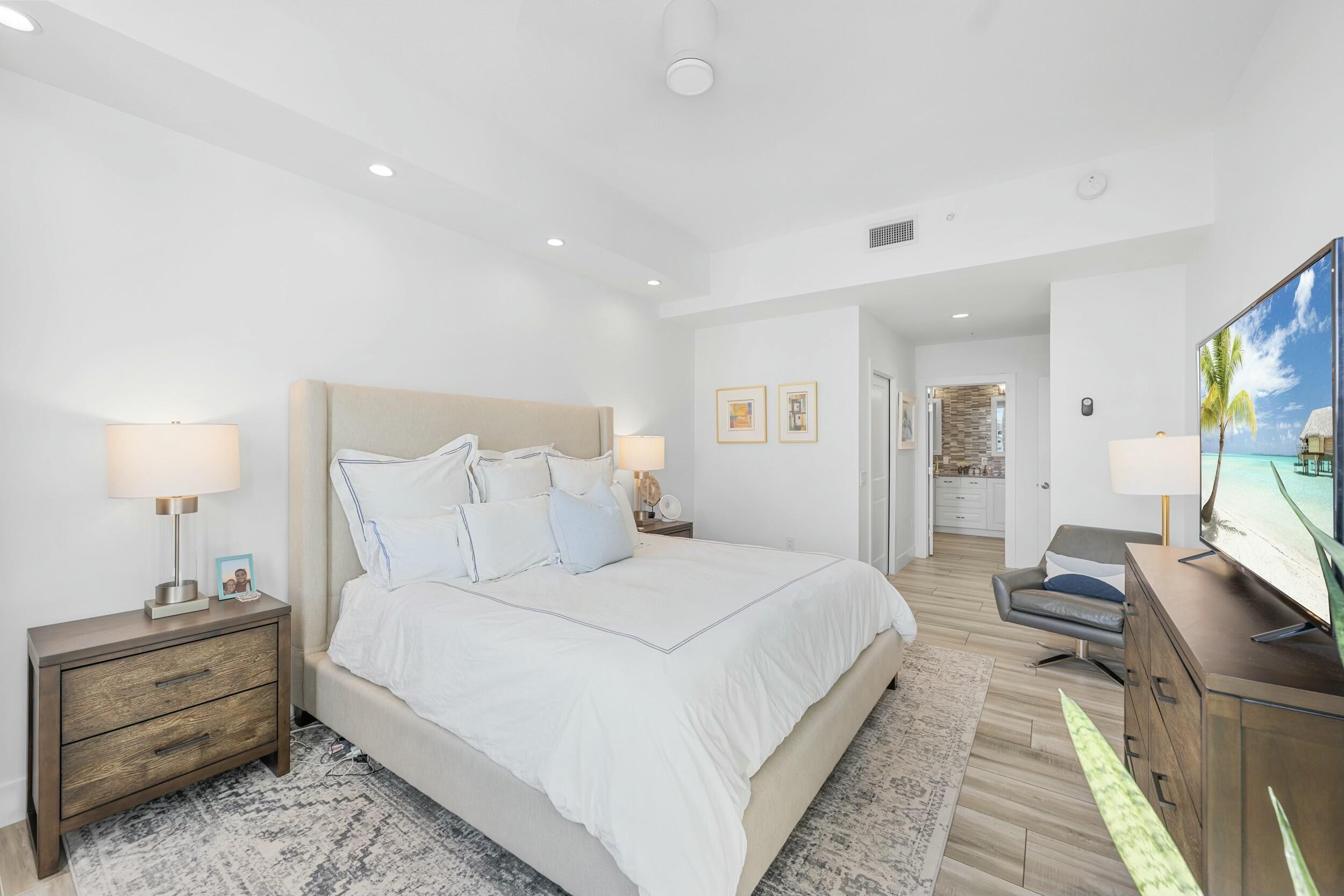 410 Evernia Street 807