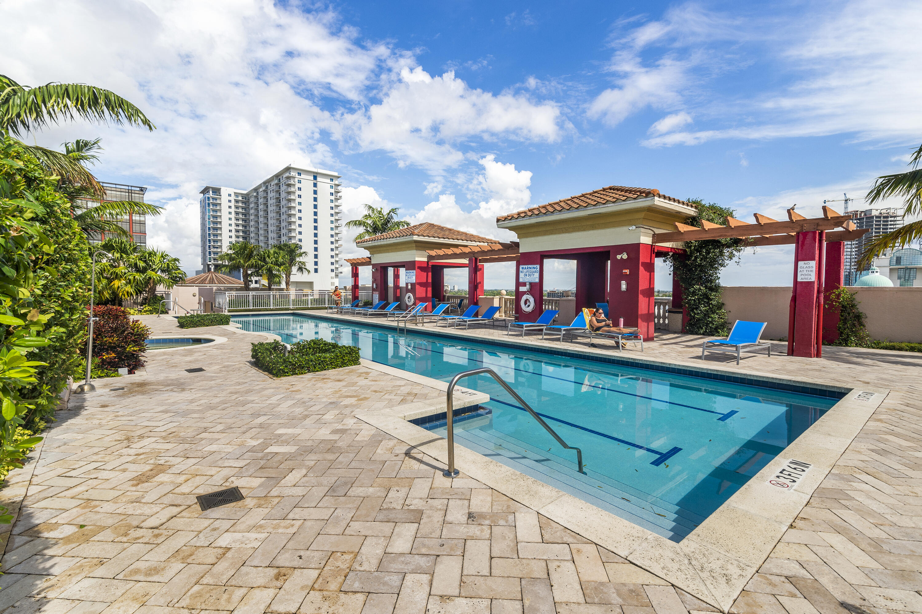 410 Evernia Street 807