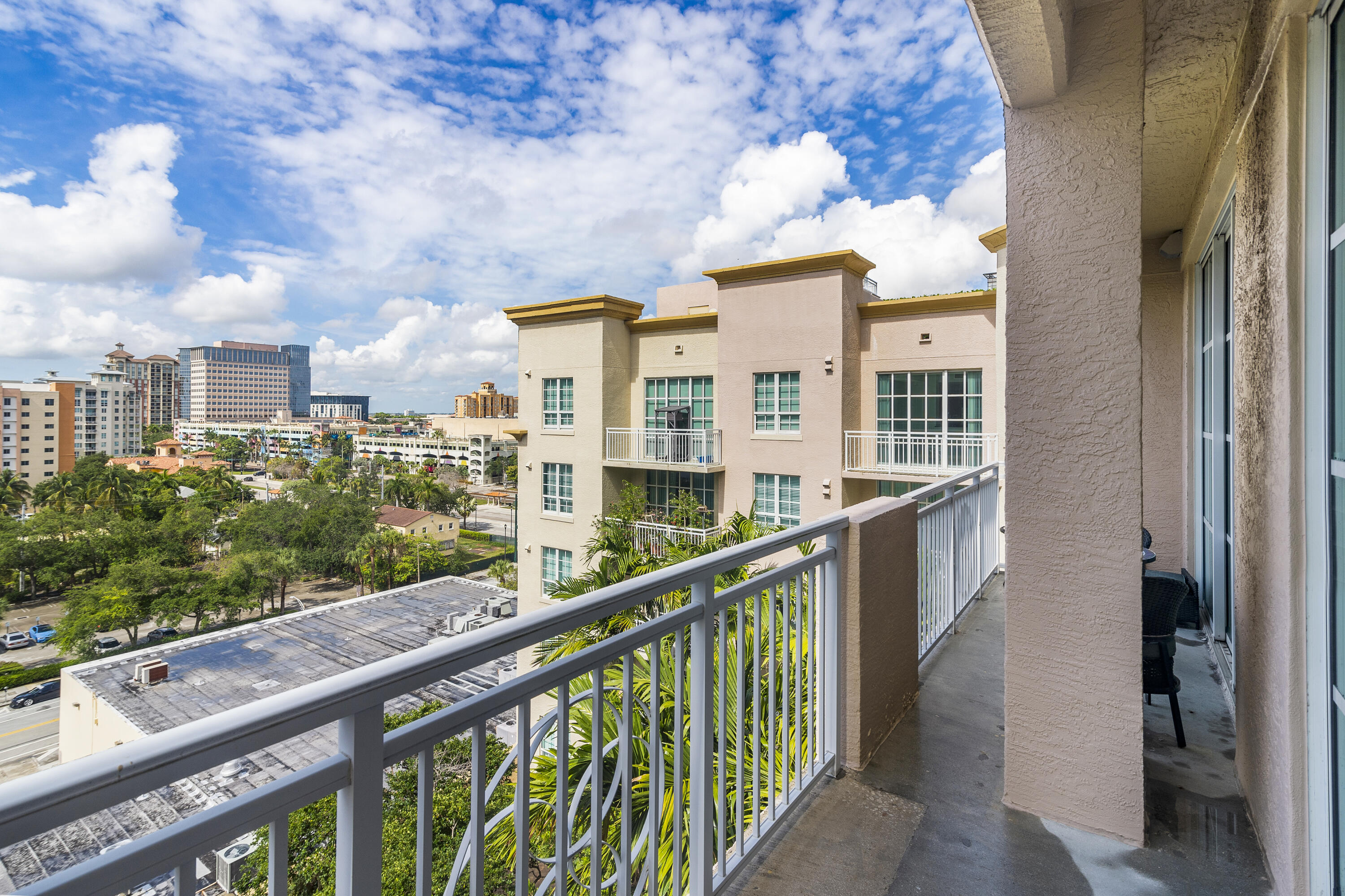 410 Evernia Street 807