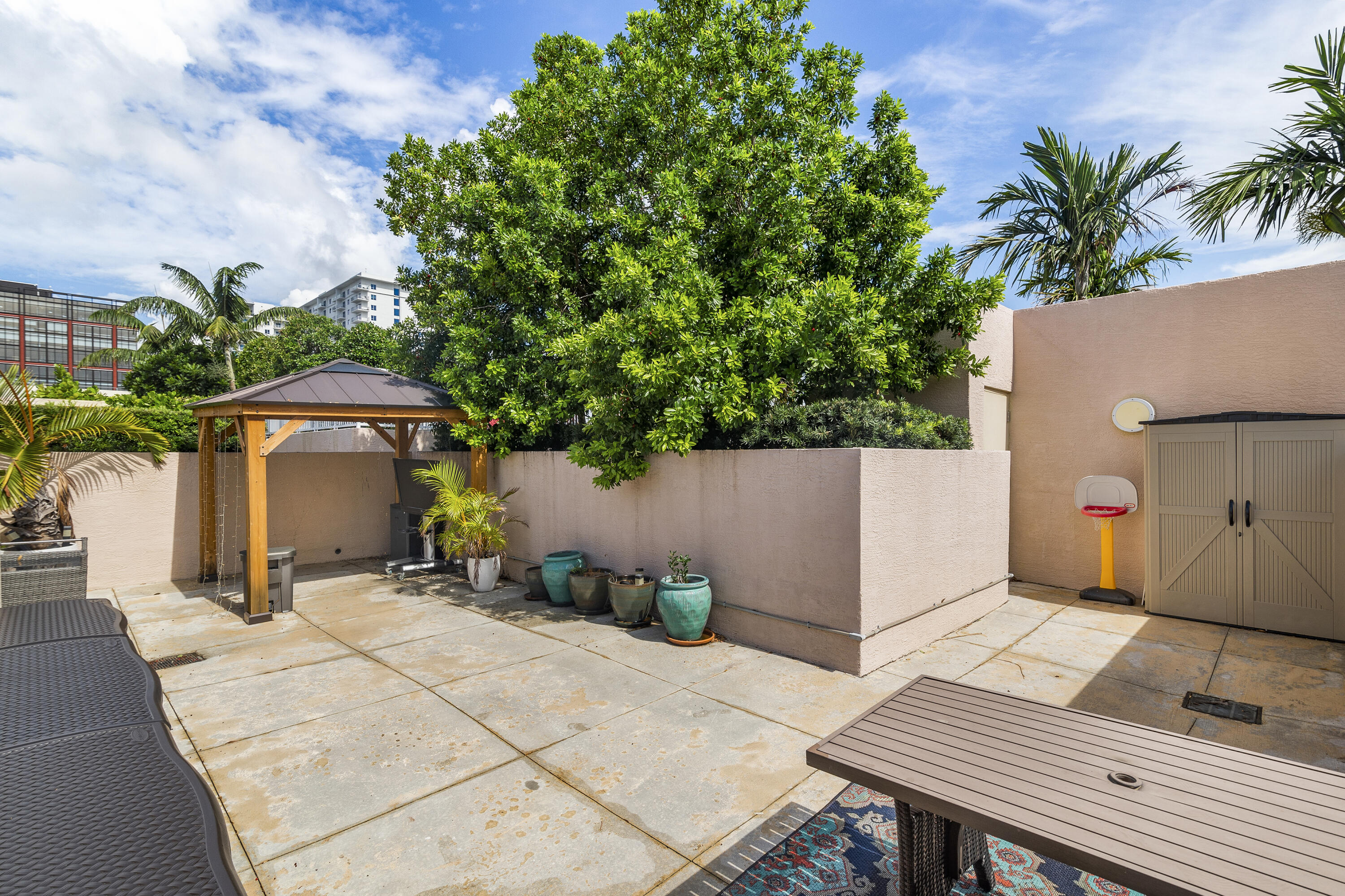 410 Evernia Street 807