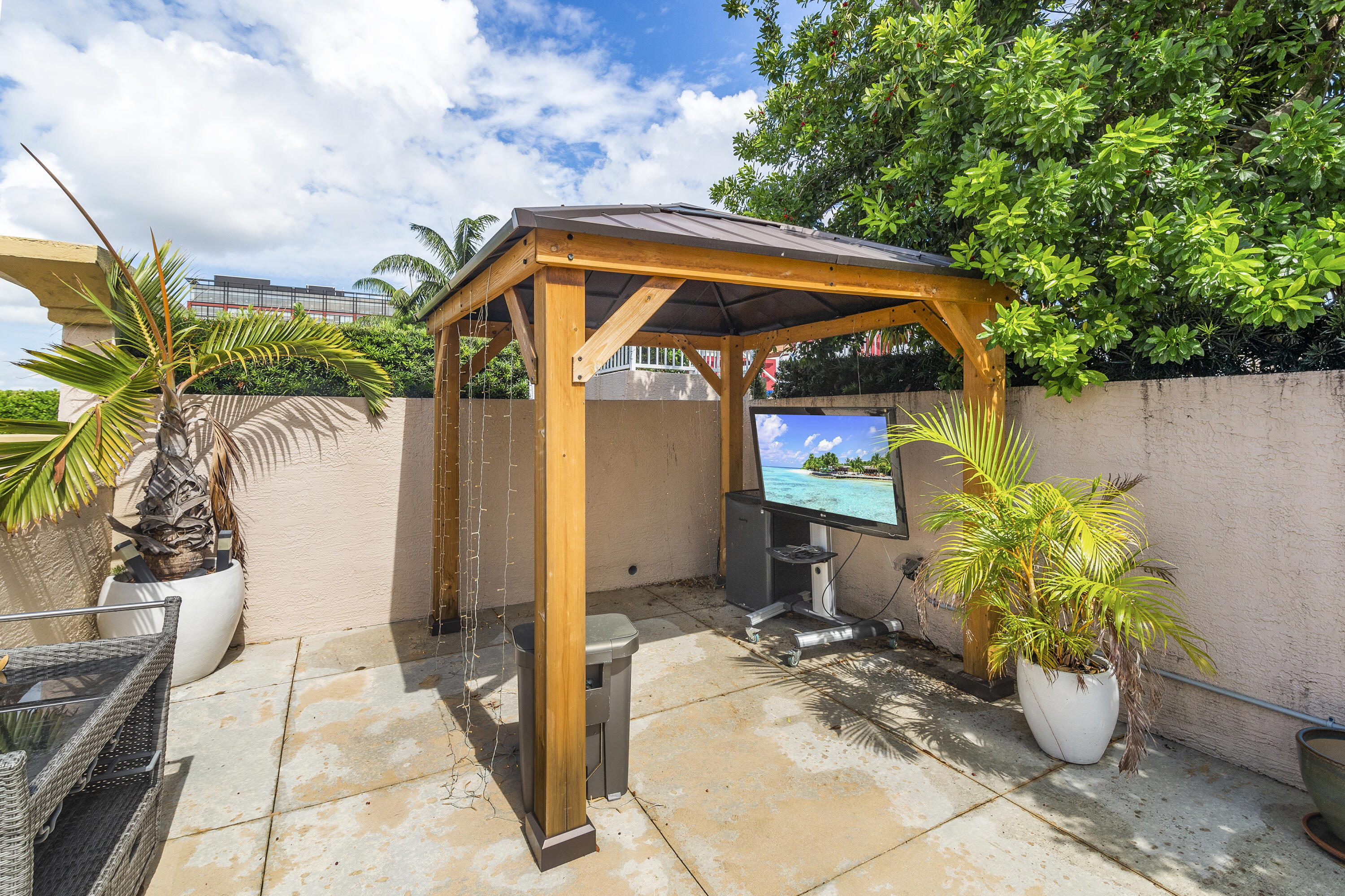 410 Evernia Street 807