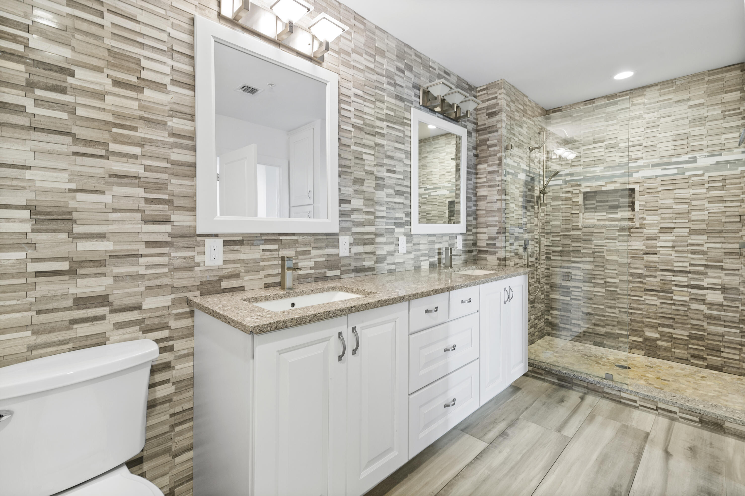 410 Evernia Street 807