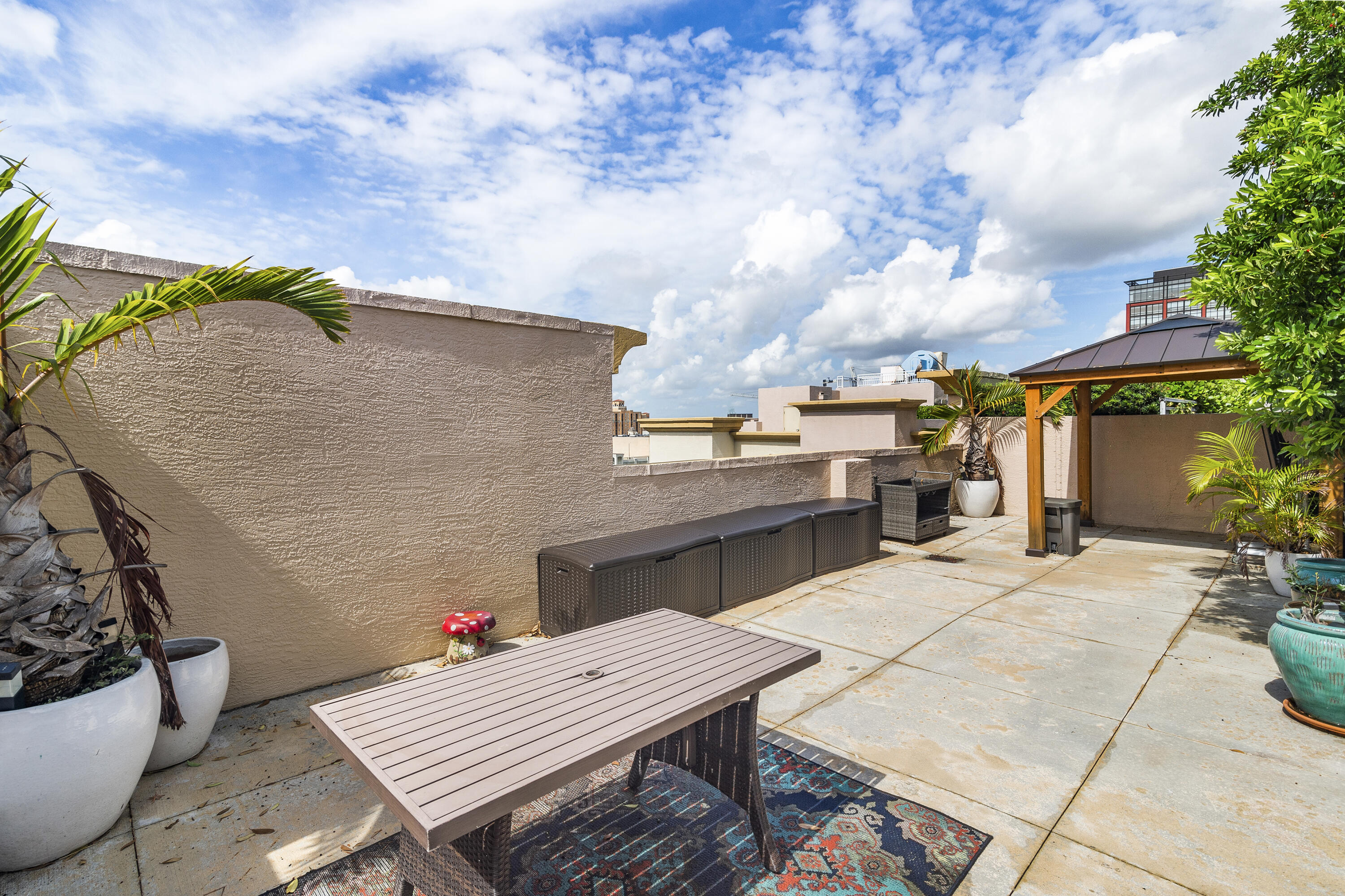 410 Evernia Street 807