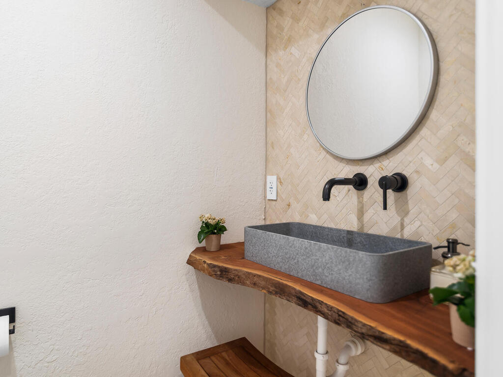 7820 Hawthorne Avenue