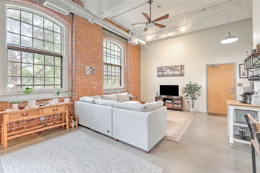 300 Pearl Street 208