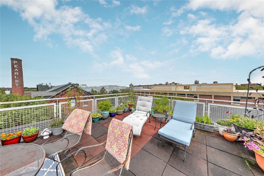 300 Pearl Street 208