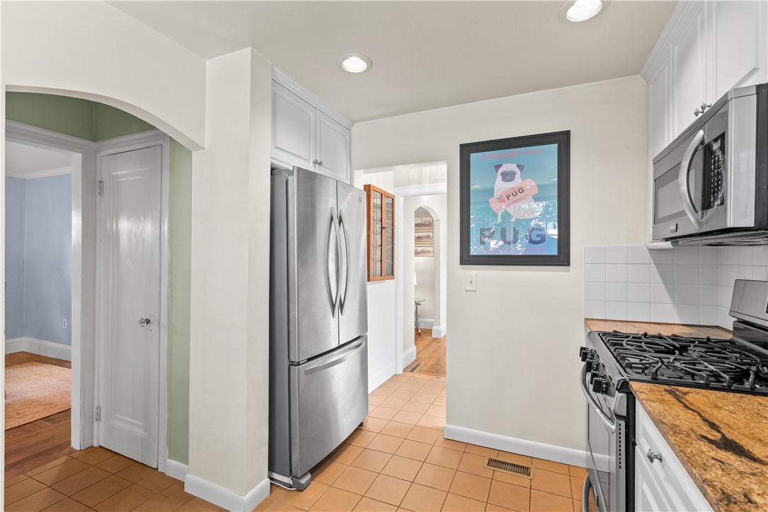 14 Creston Way