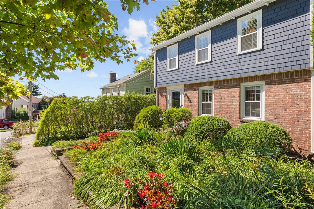 14 Creston Way