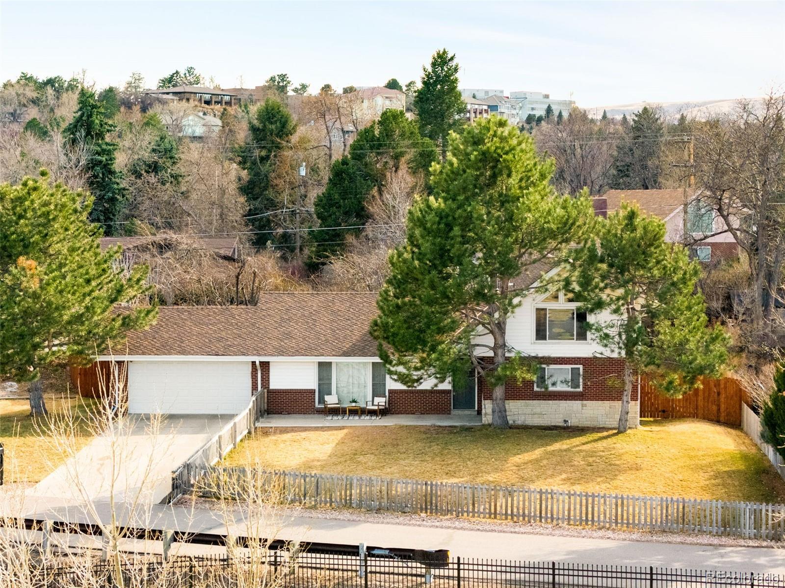 2000 Willow Lane