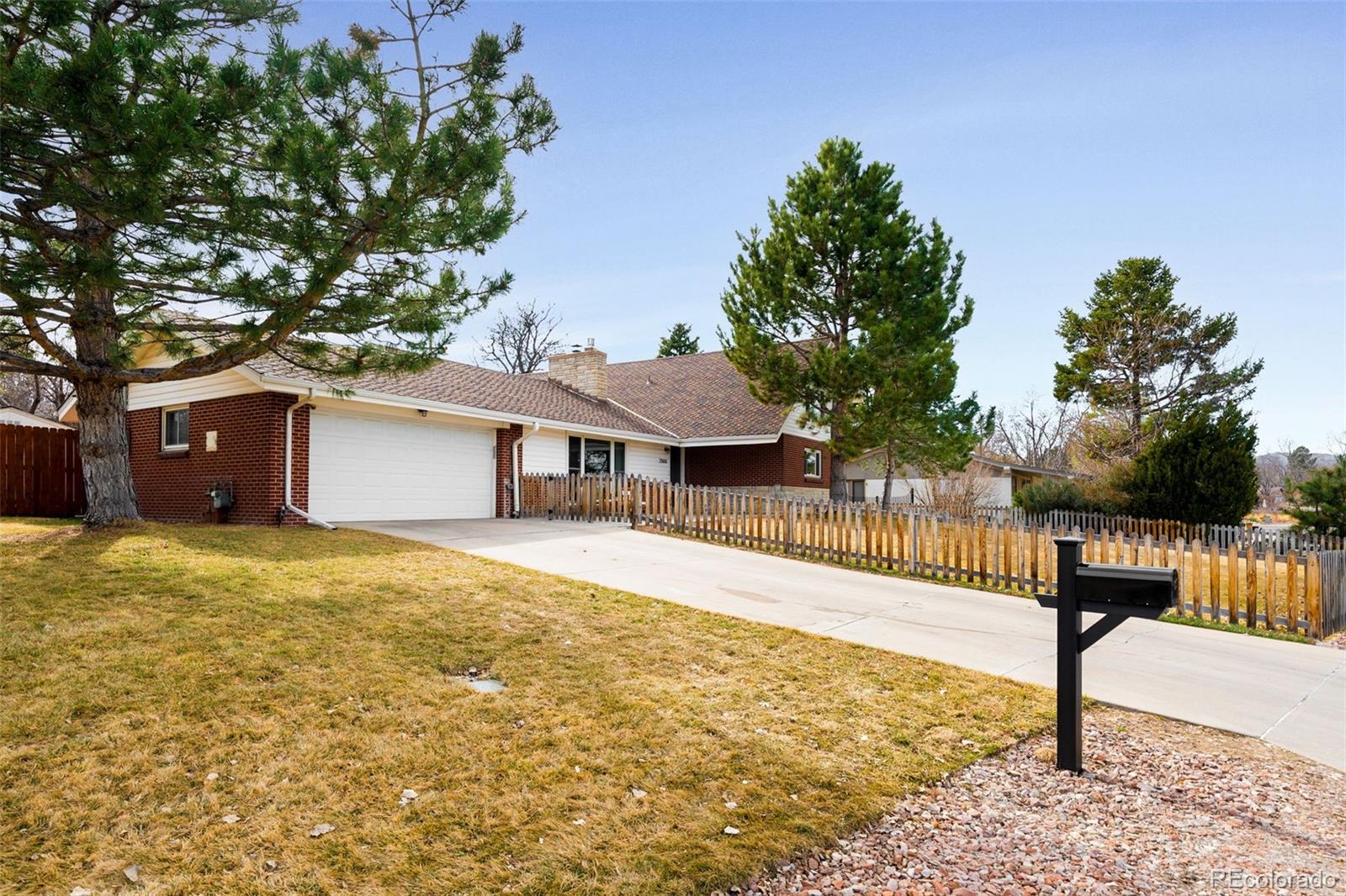 2000 Willow Lane