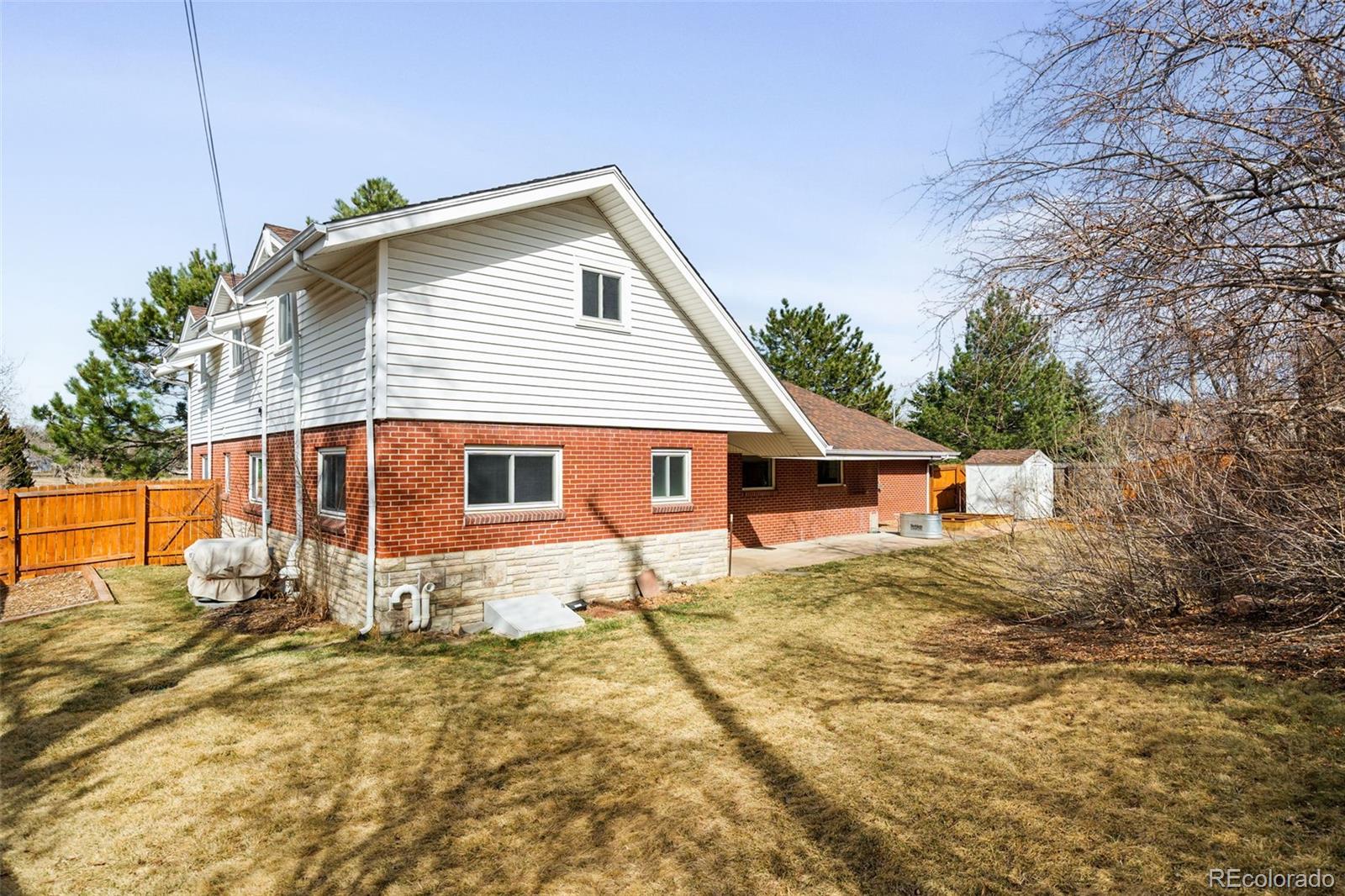 2000 Willow Lane
