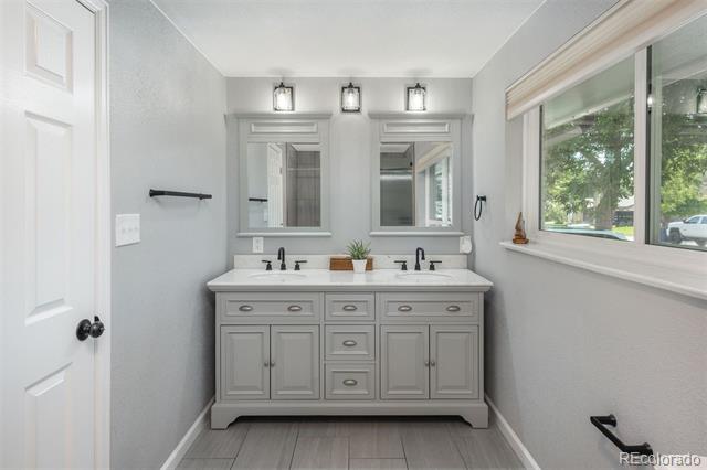3449 W Alamo Place
