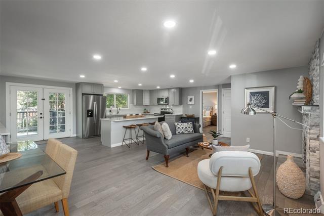 3449 W Alamo Place