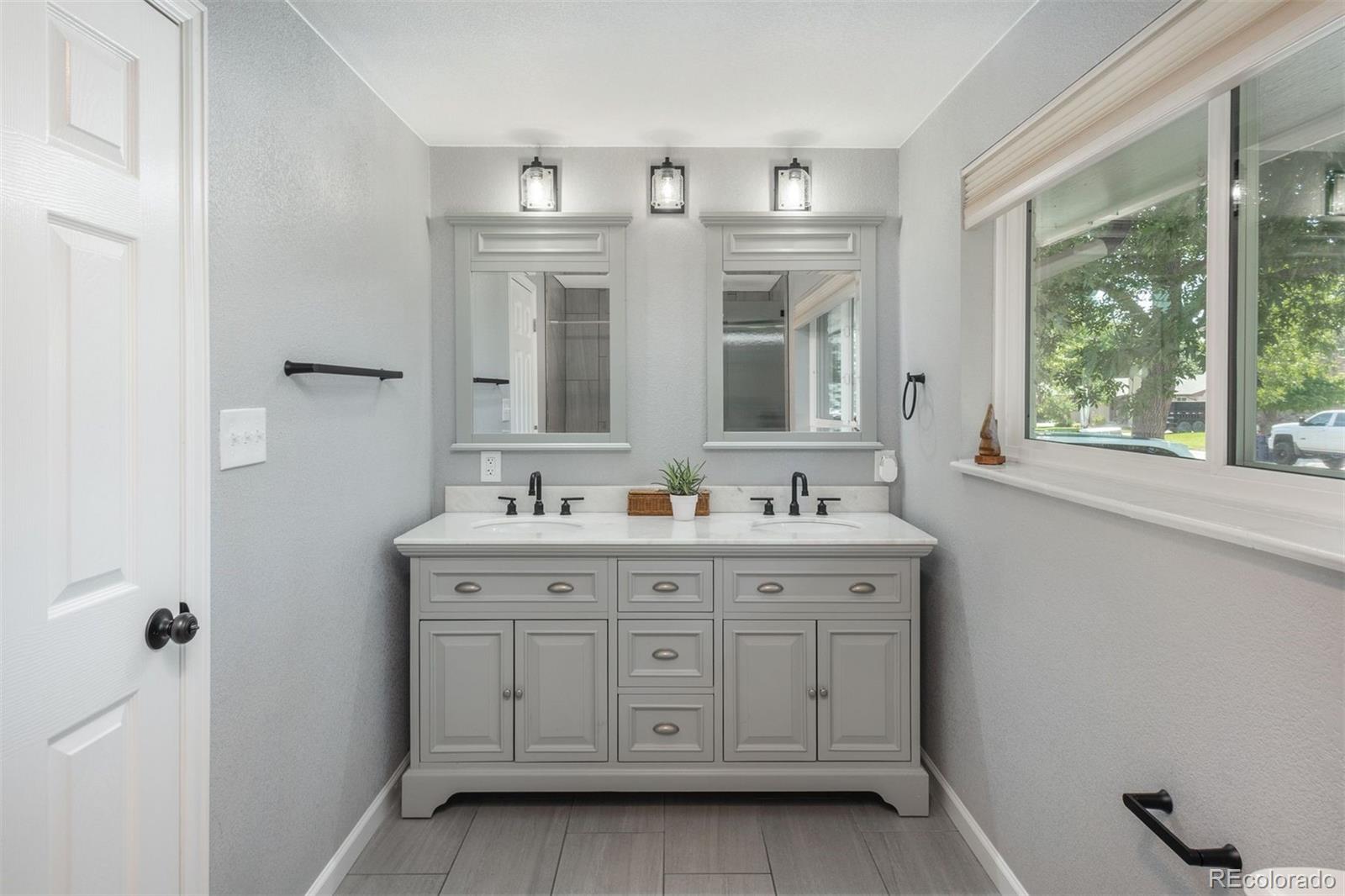 3449 W Alamo Place
