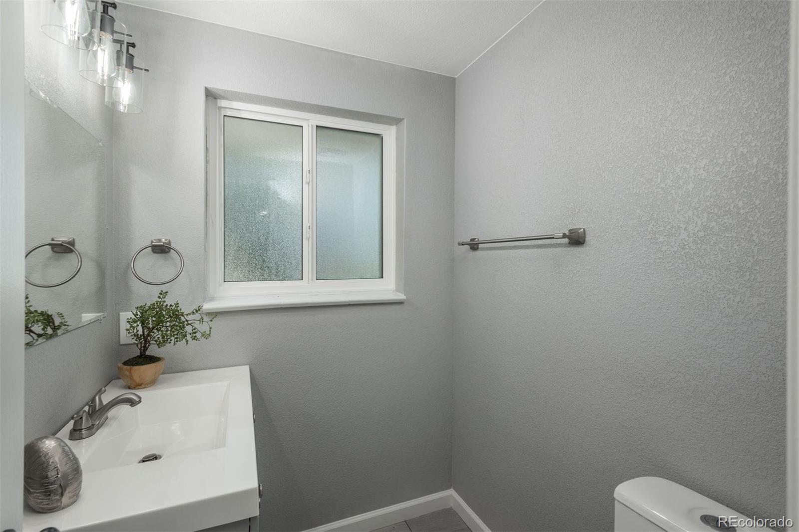 3449 W Alamo Place