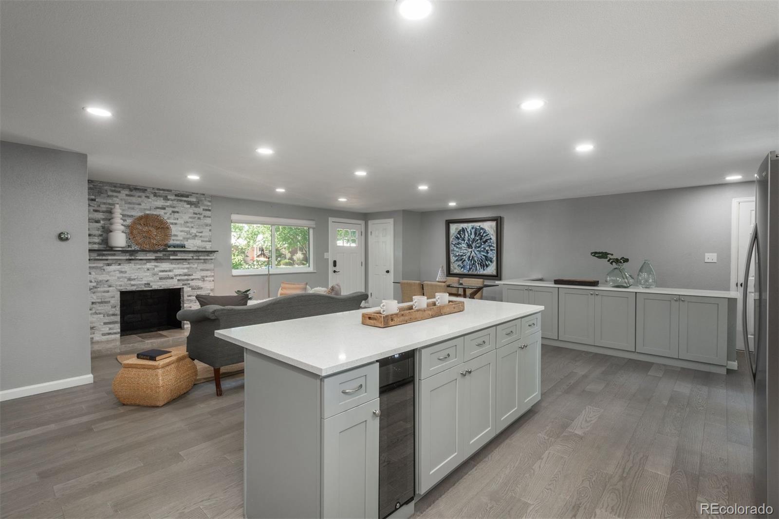 3449 W Alamo Place