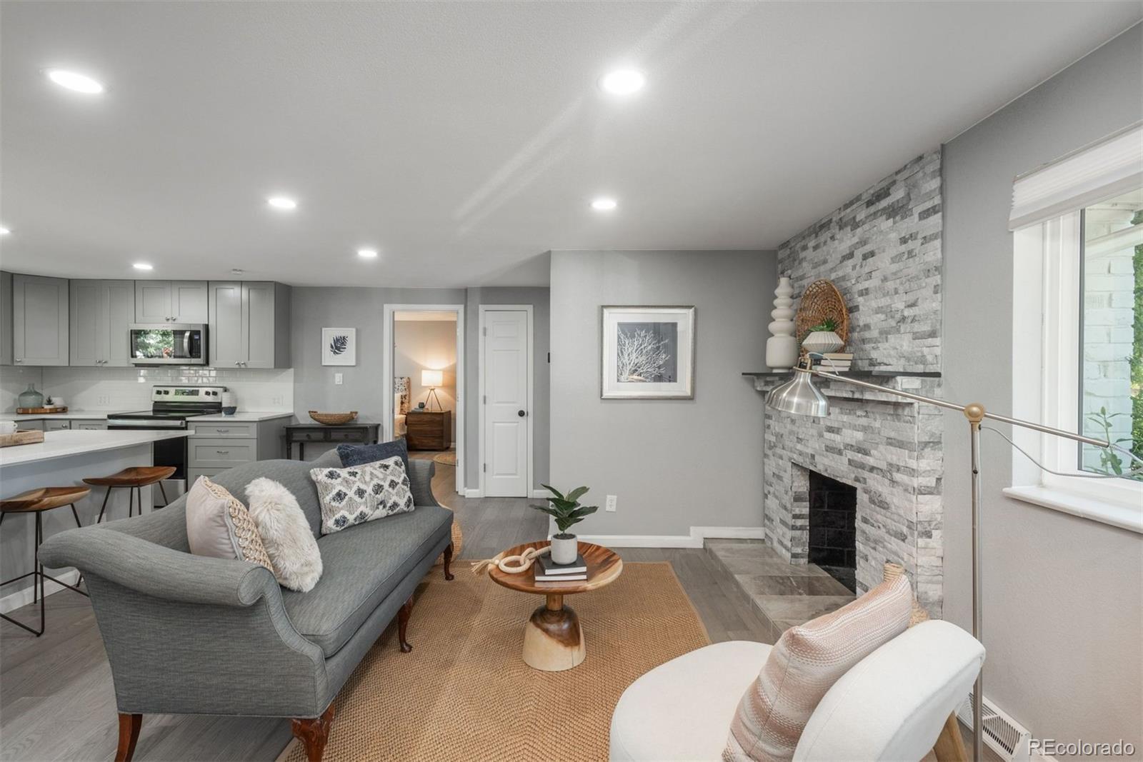 3449 W Alamo Place